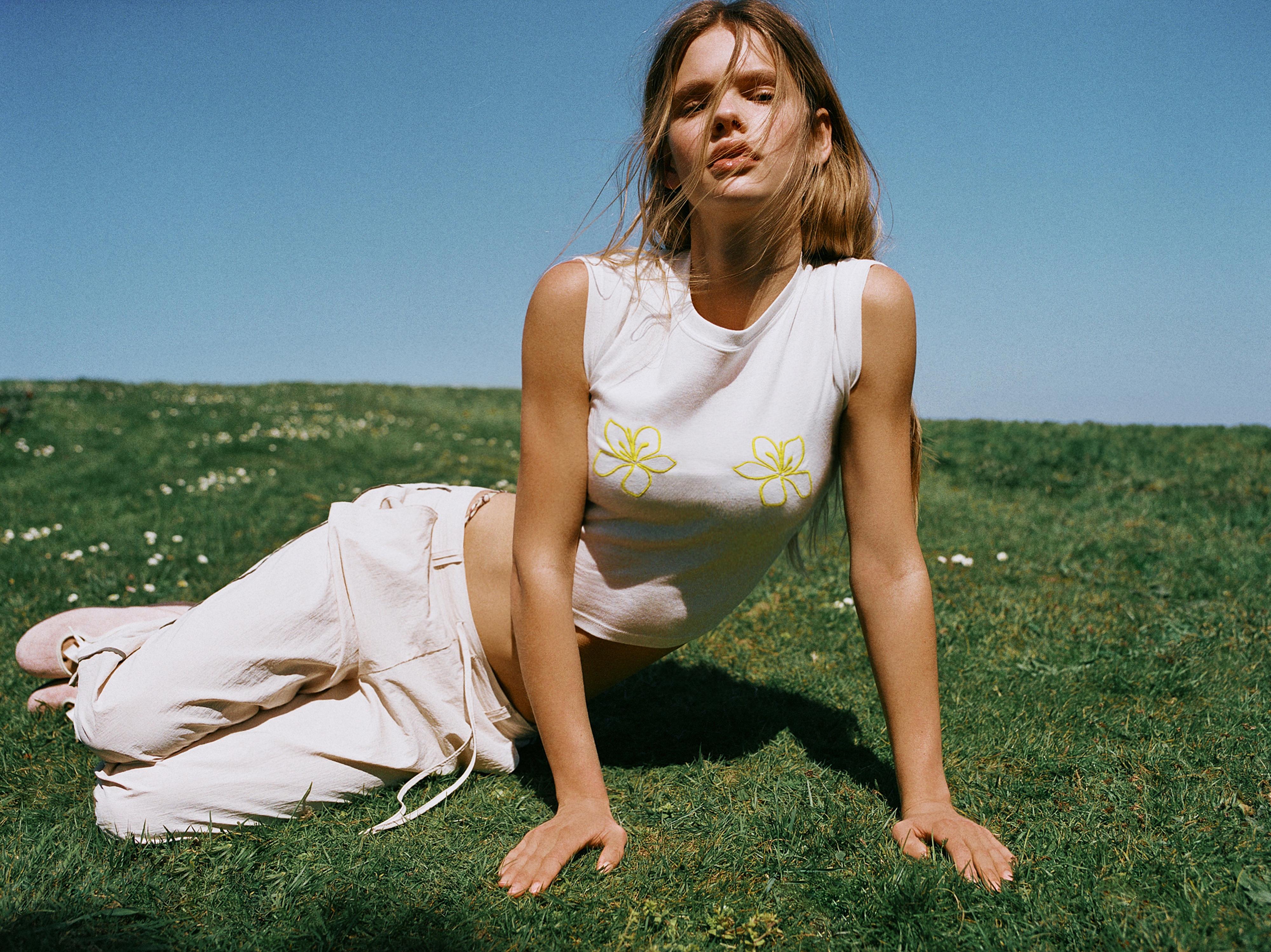 Floral graphic T-shirt — Ice
