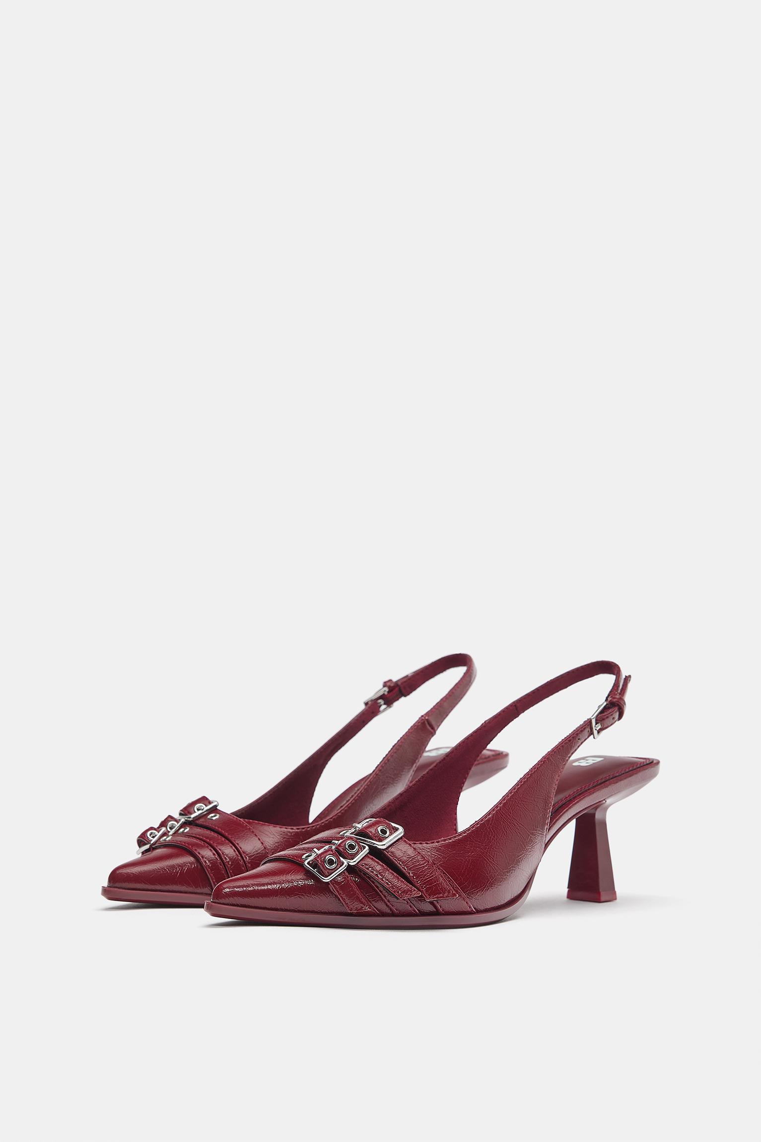 Buckled high-heel shoes — Red