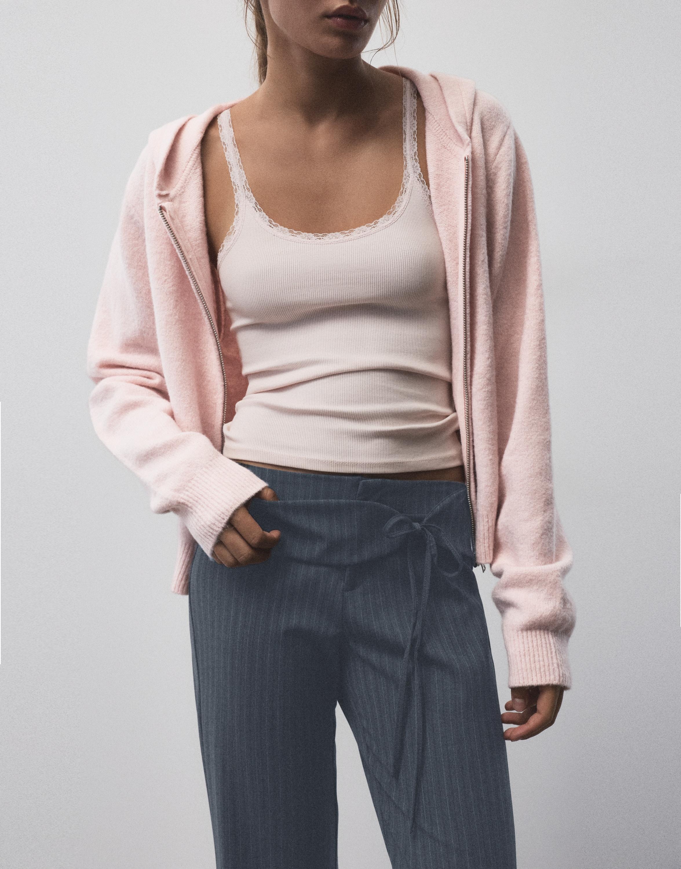 Pull&Bear Çan kesim çizgili kemerli pantolon görsel 5