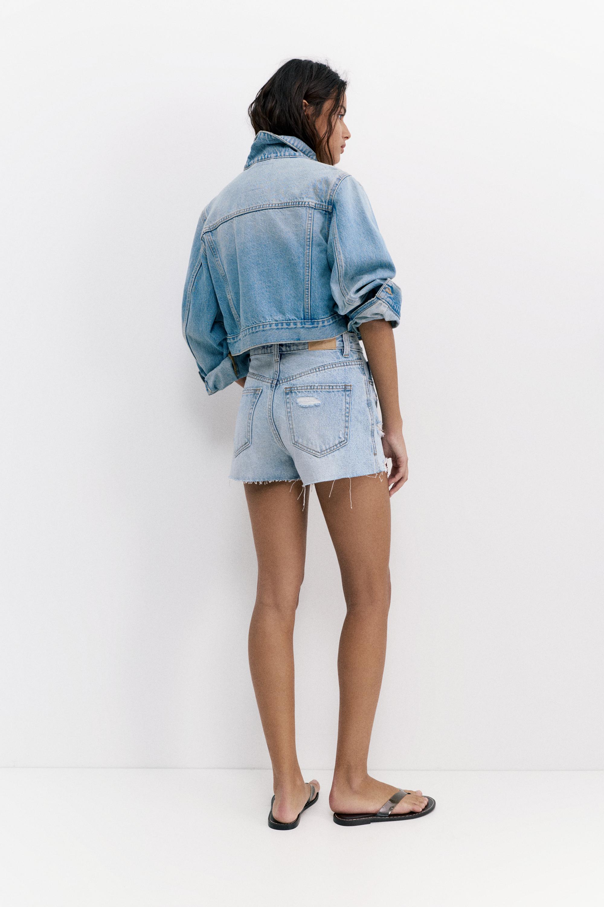 Denim shorts with frayed hems — Pale blue