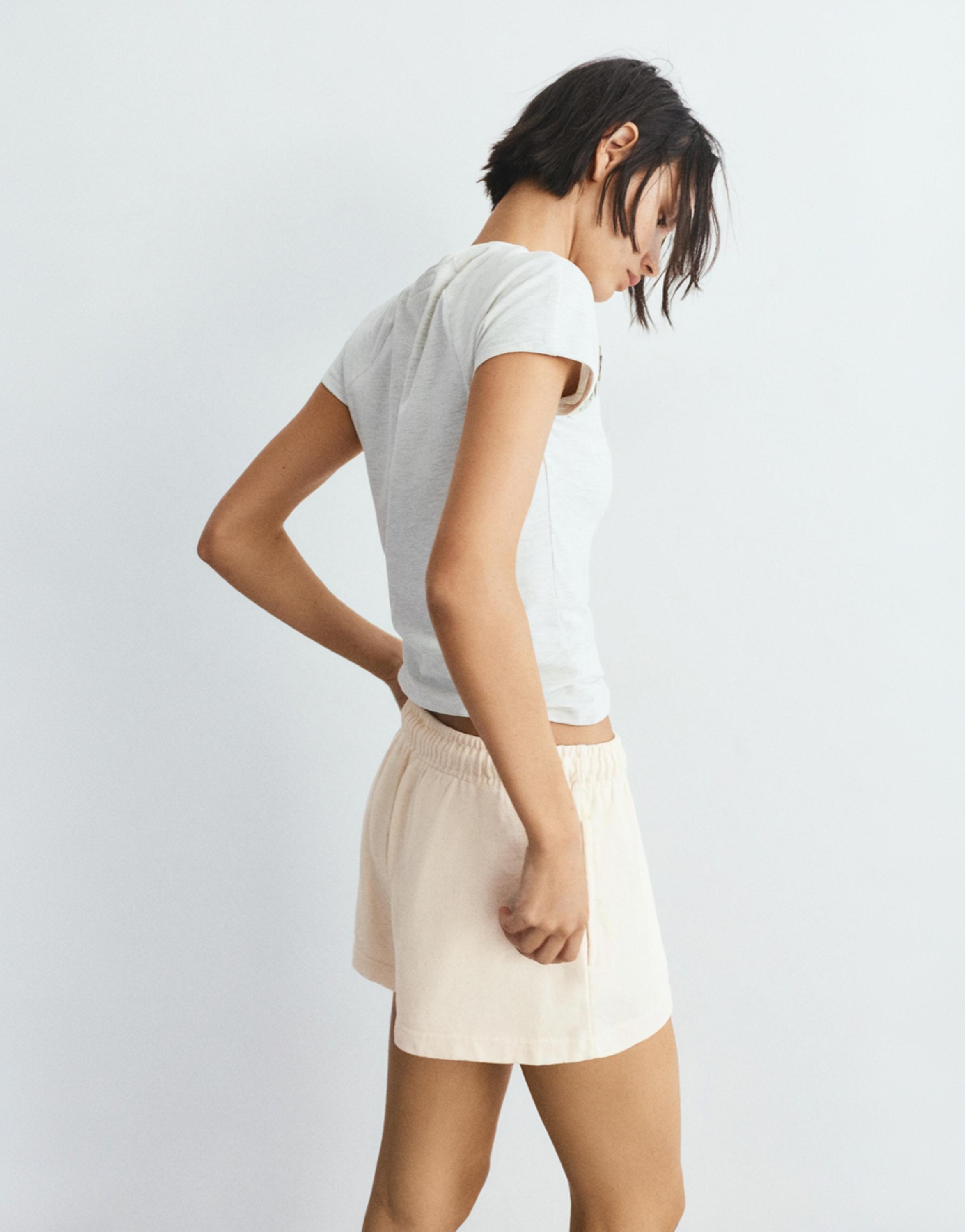 Sports shorts with elastic waist — Ecru