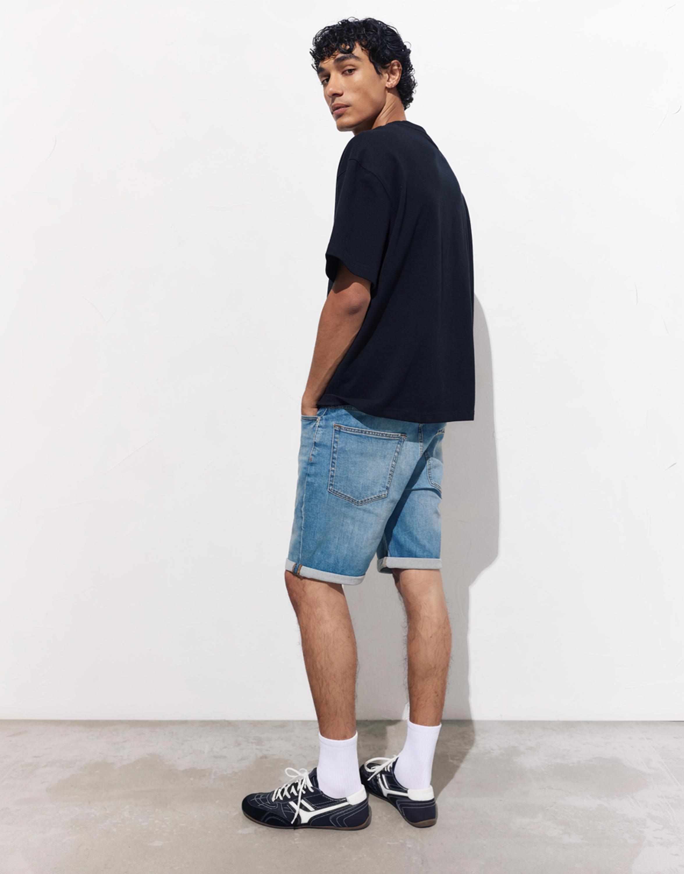 Basic slim-fit denim Bermuda shorts — Medium blue