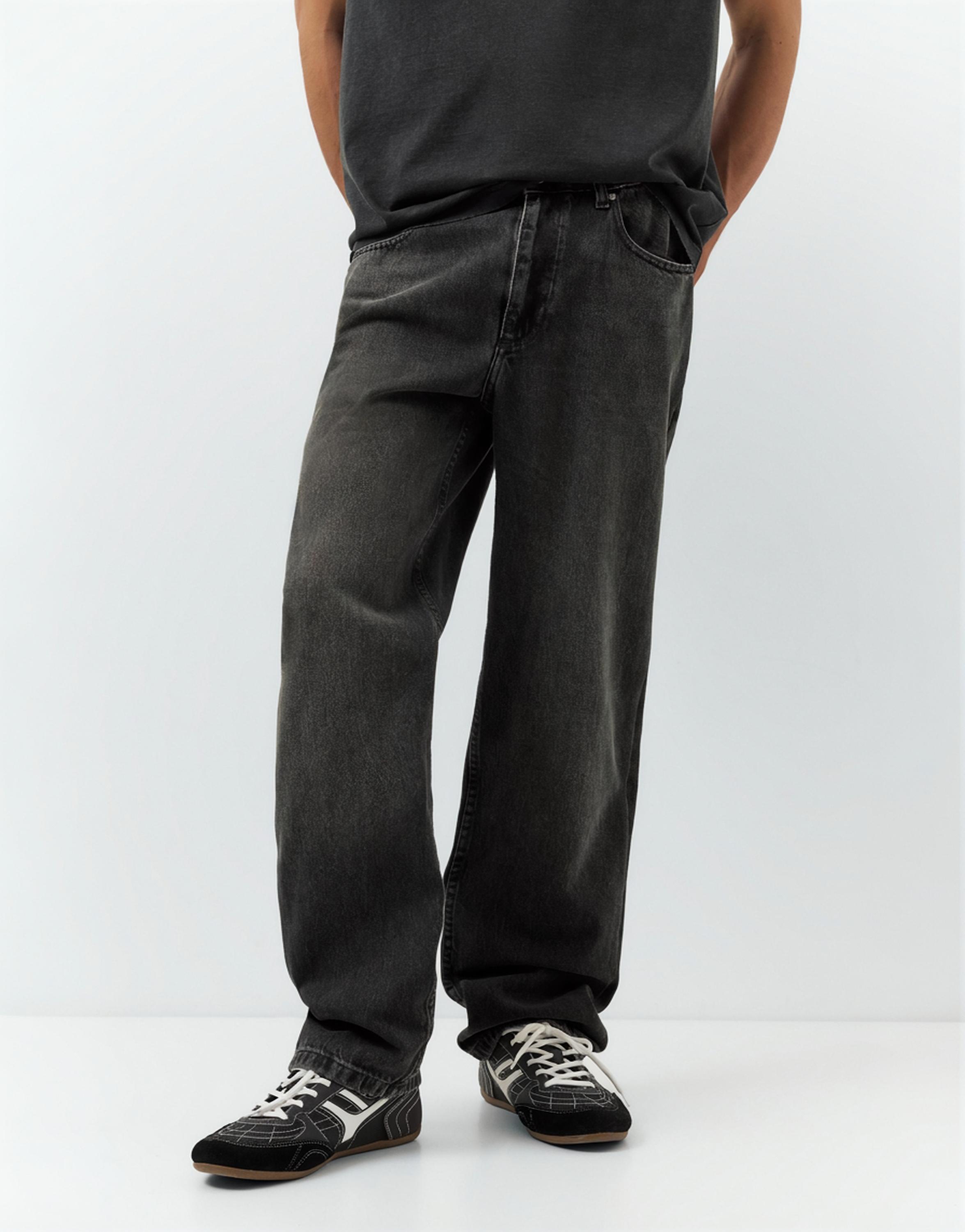 Straight-leg jeans — Black