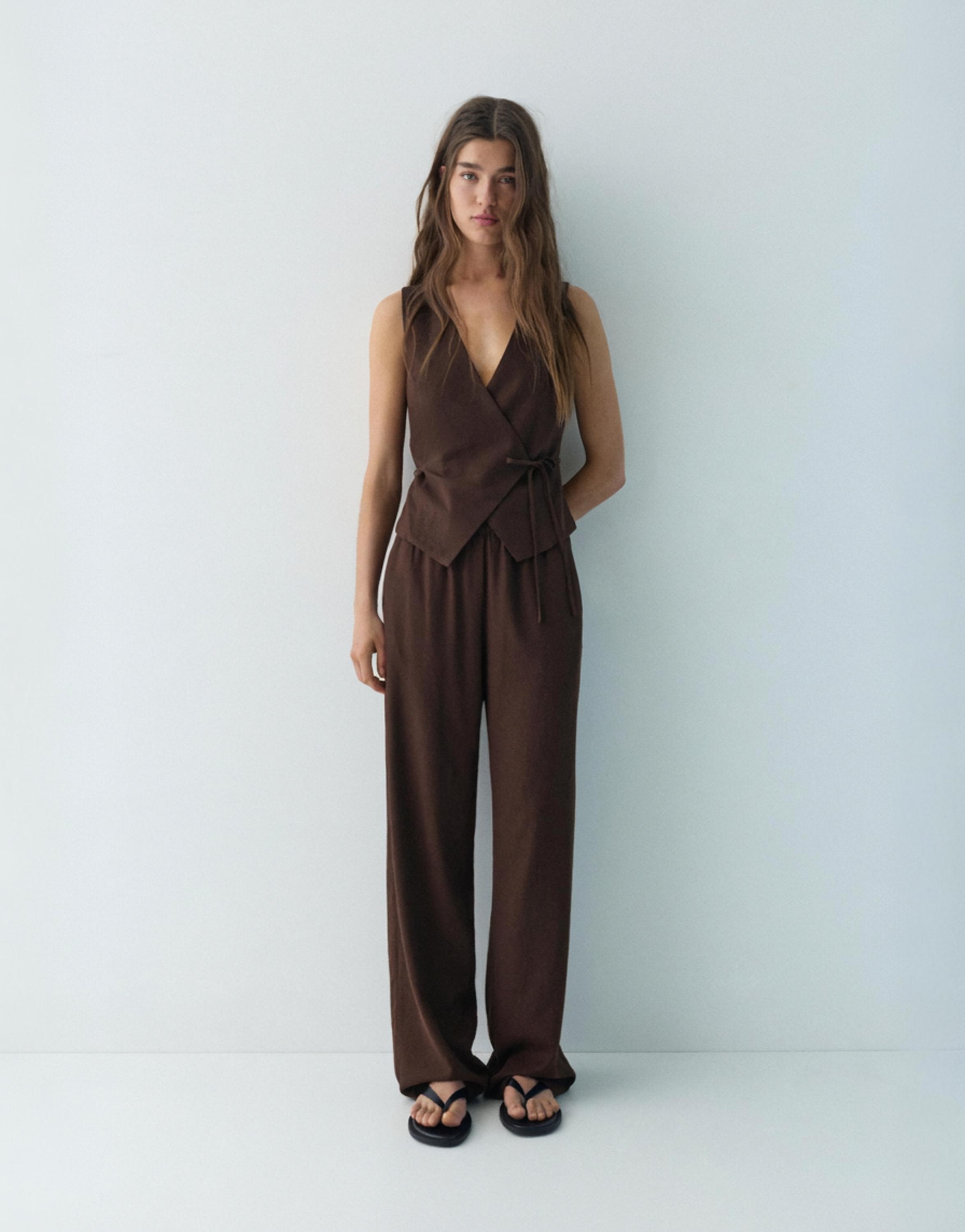 Rustic linen-blend waistcoat — Brown