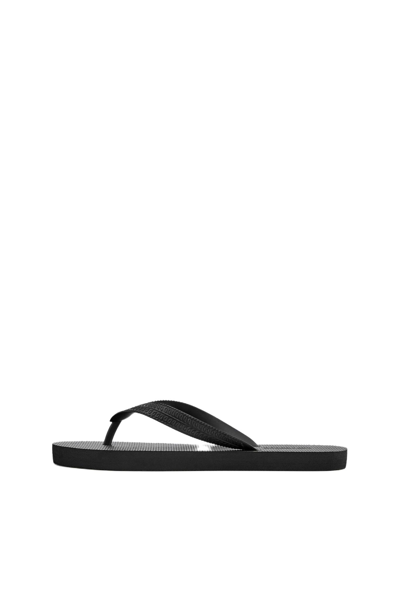 Flat sandals — Black