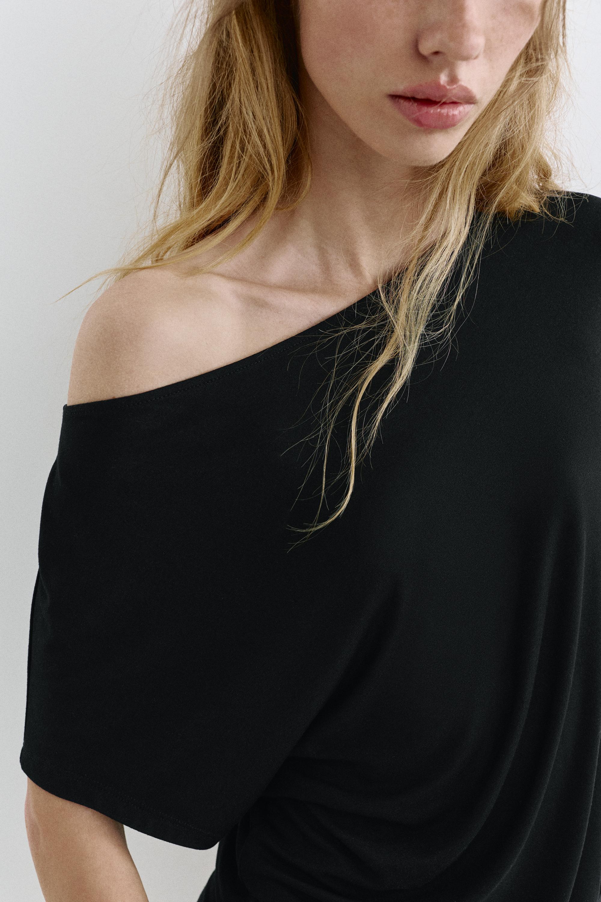 Short asymmetric dress — Black