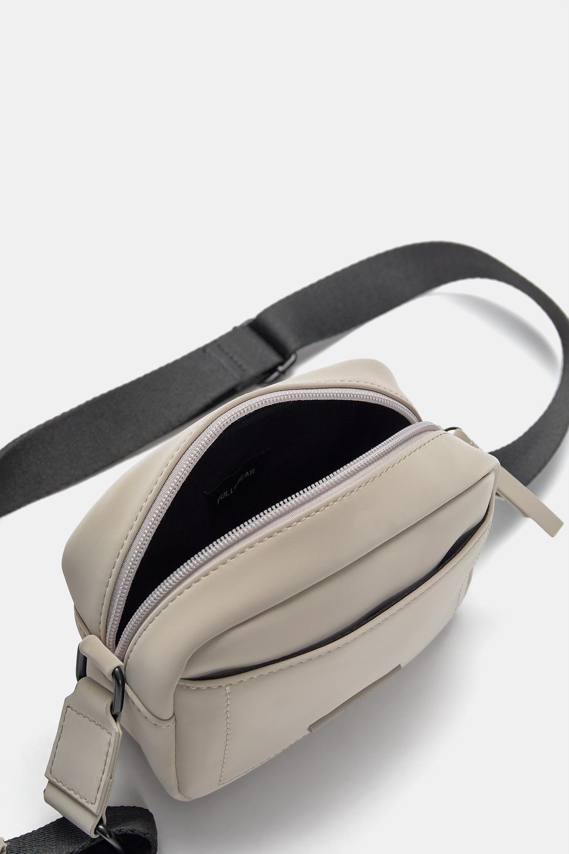 Umhängetasche mit gummiertem Finish - PULL&BEAR 