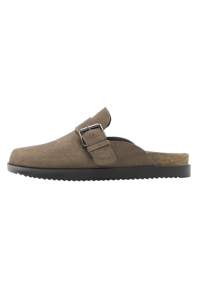 Leather buckle clogs — Brown