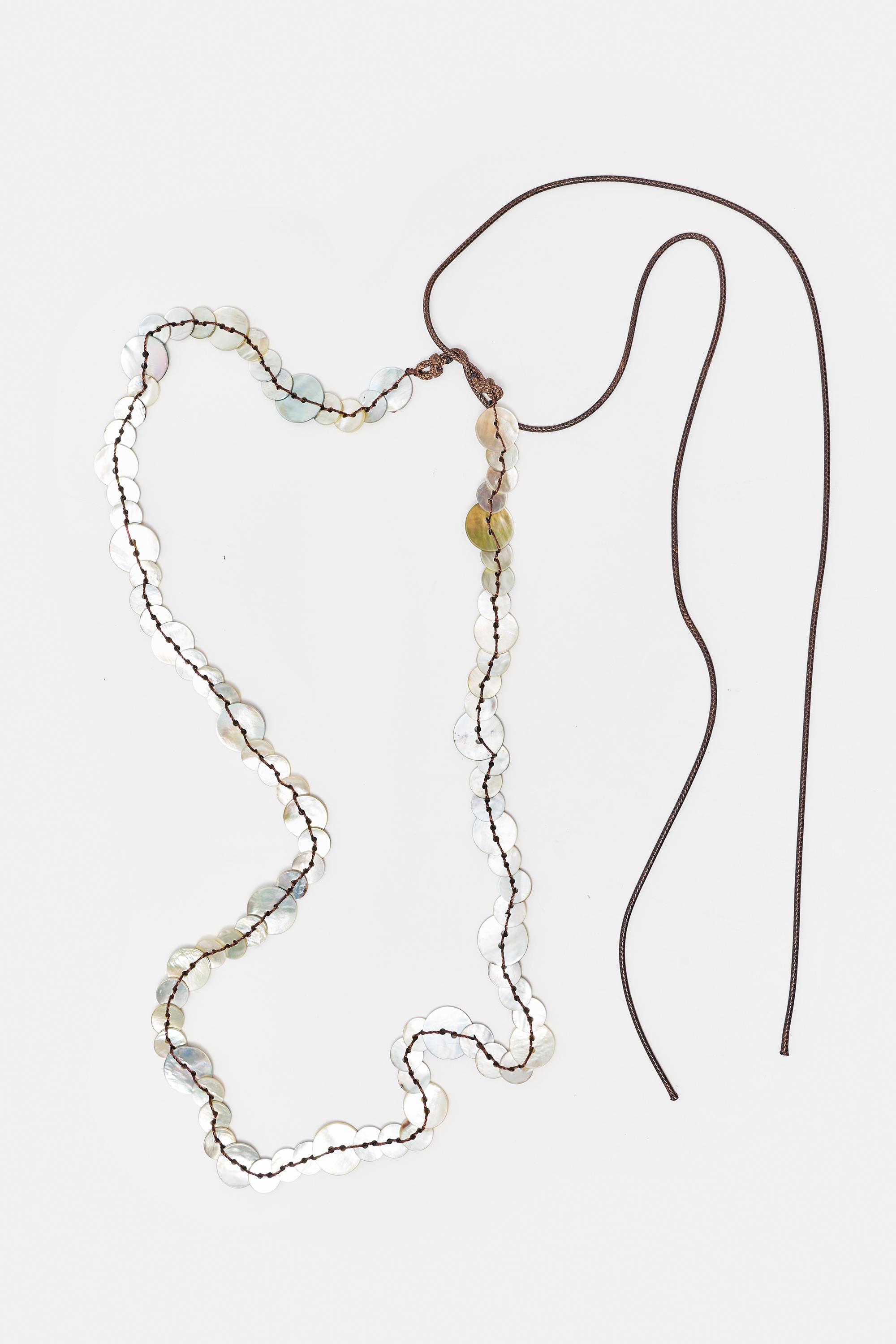 Mother-of-pearl-effect button belt — Ecru