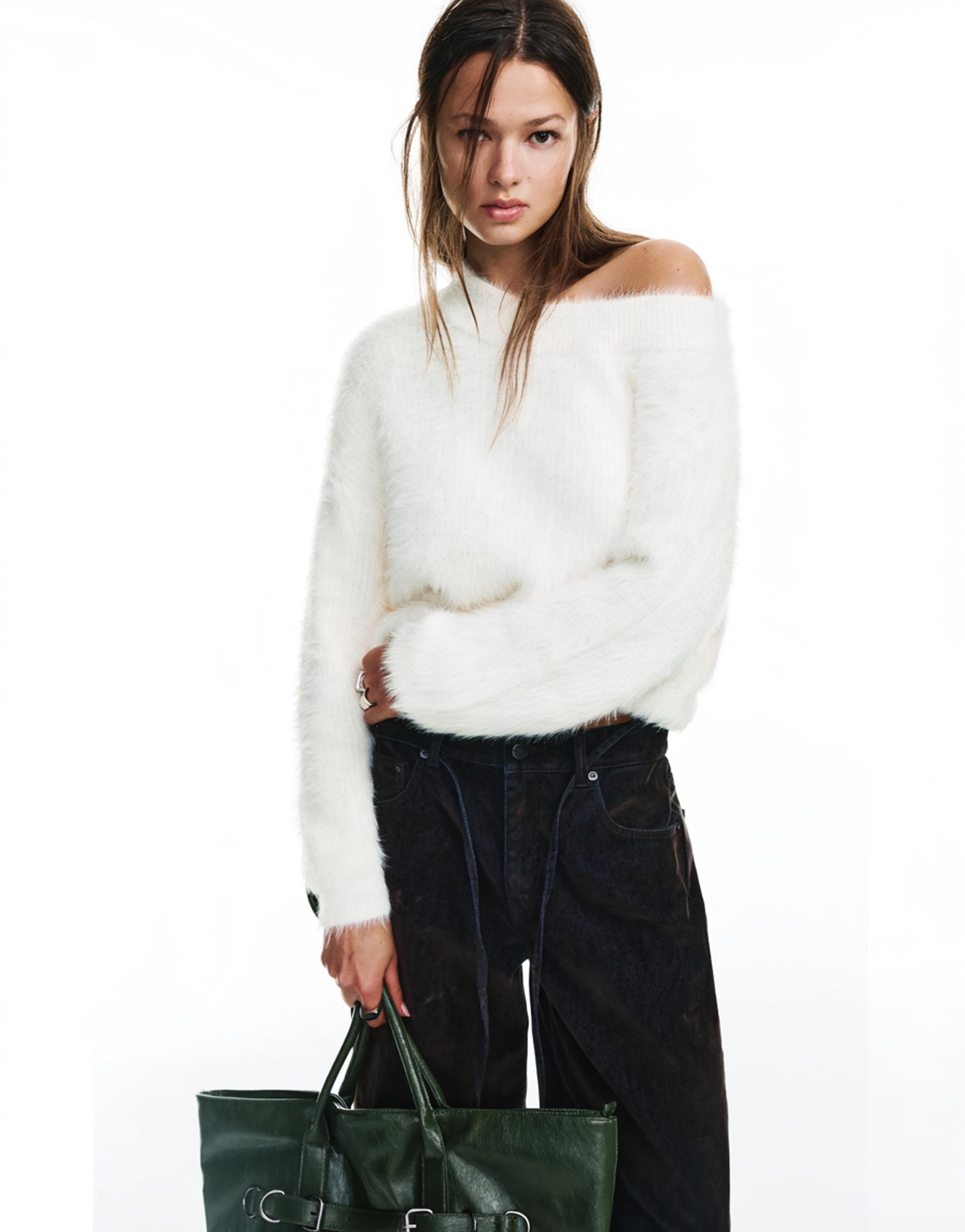 Asymmetric faux fur sweater — Ecru