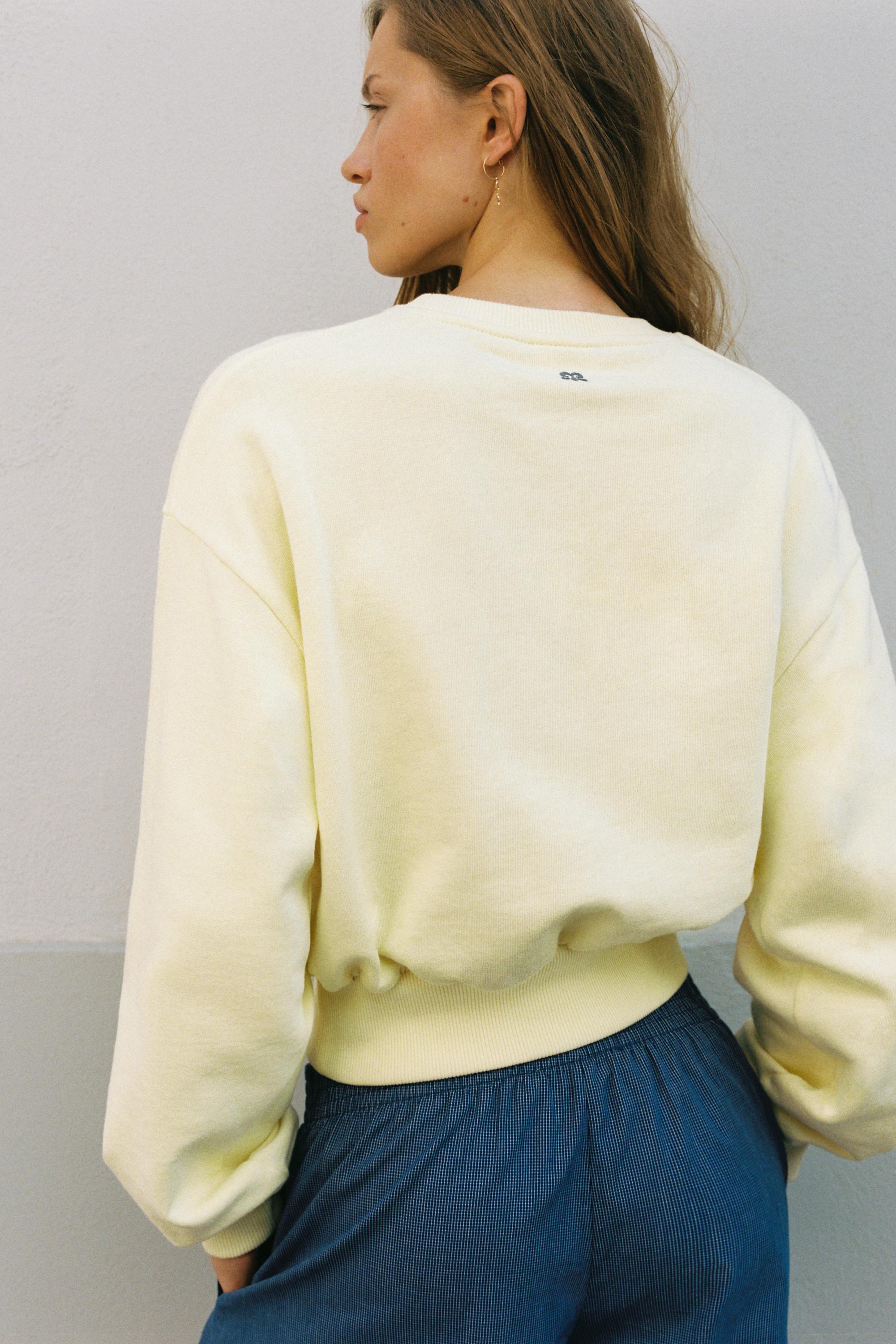 Round neck sweatshirt — Pale yellow