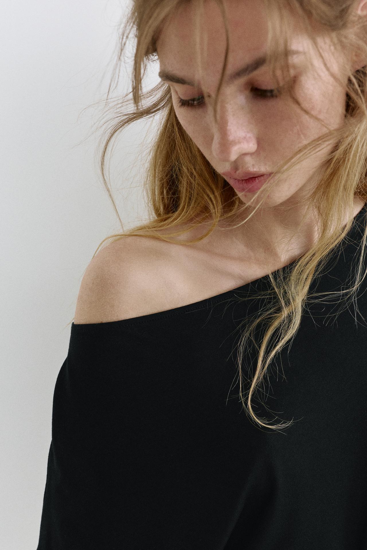 Short asymmetric dress — Black