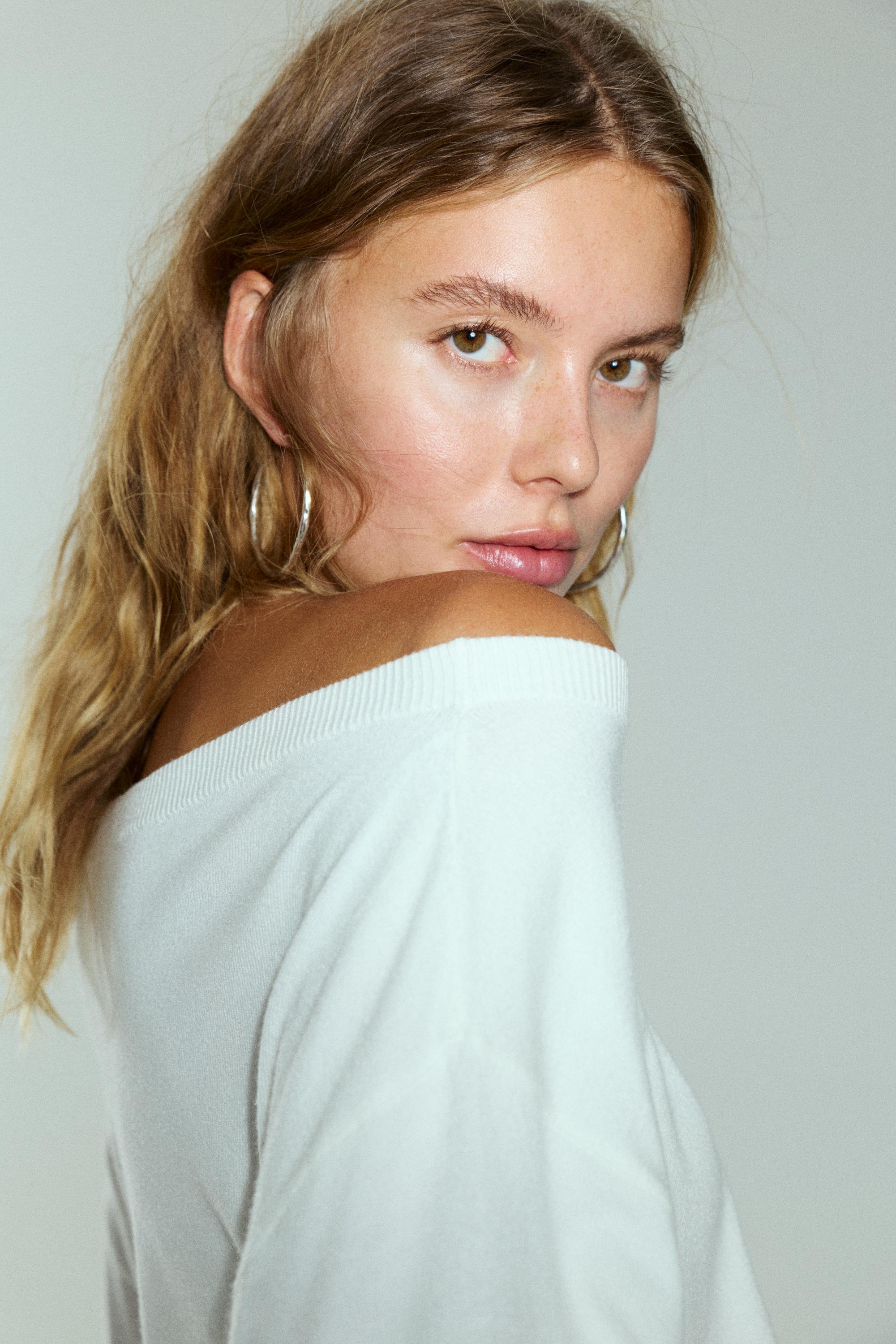 Pull&Bear Dokulu halka küpe görsel 5