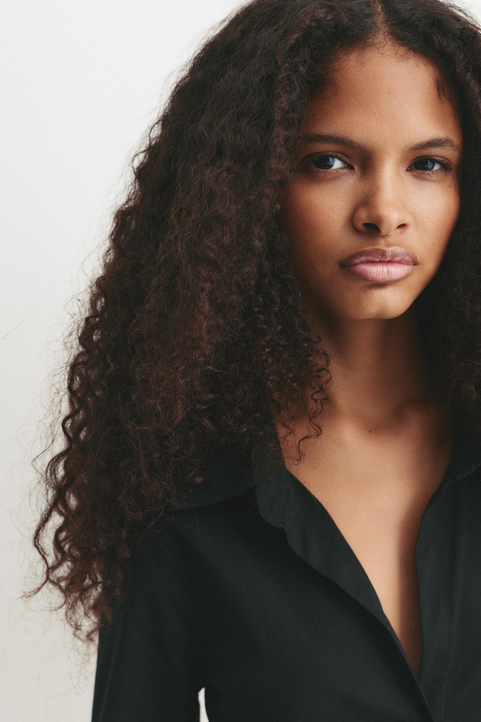 Poplin yırtmaçlı dar kesim gömlek - Görsel 18