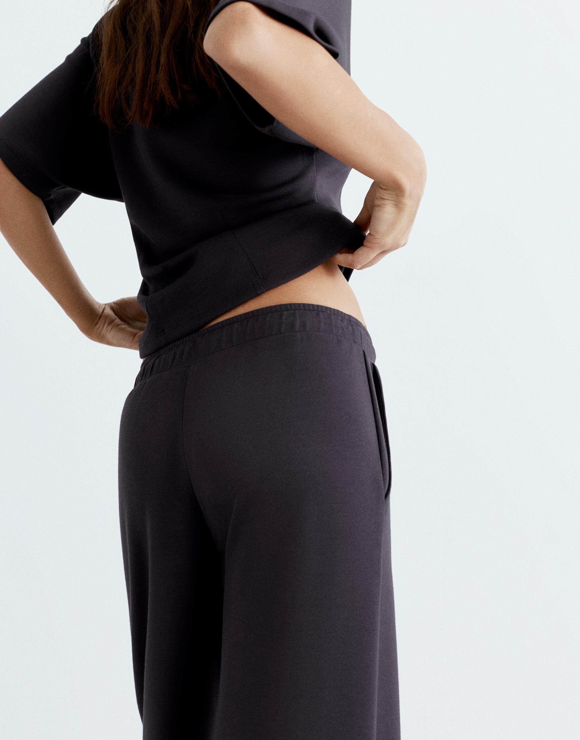 Yumuşak dokunuşlu geniş paça pantolon - Görsel 168