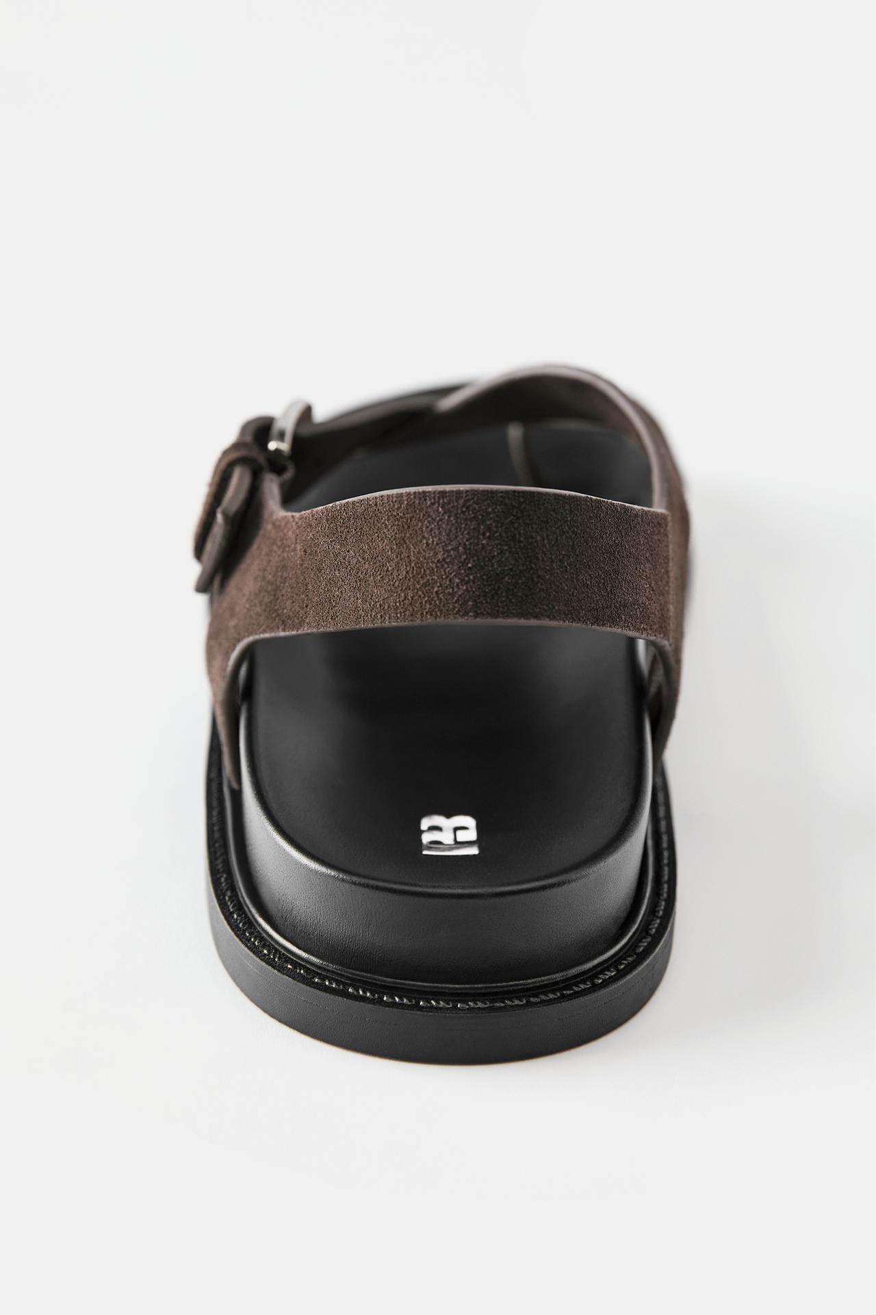 Flat leather sandals — Brown