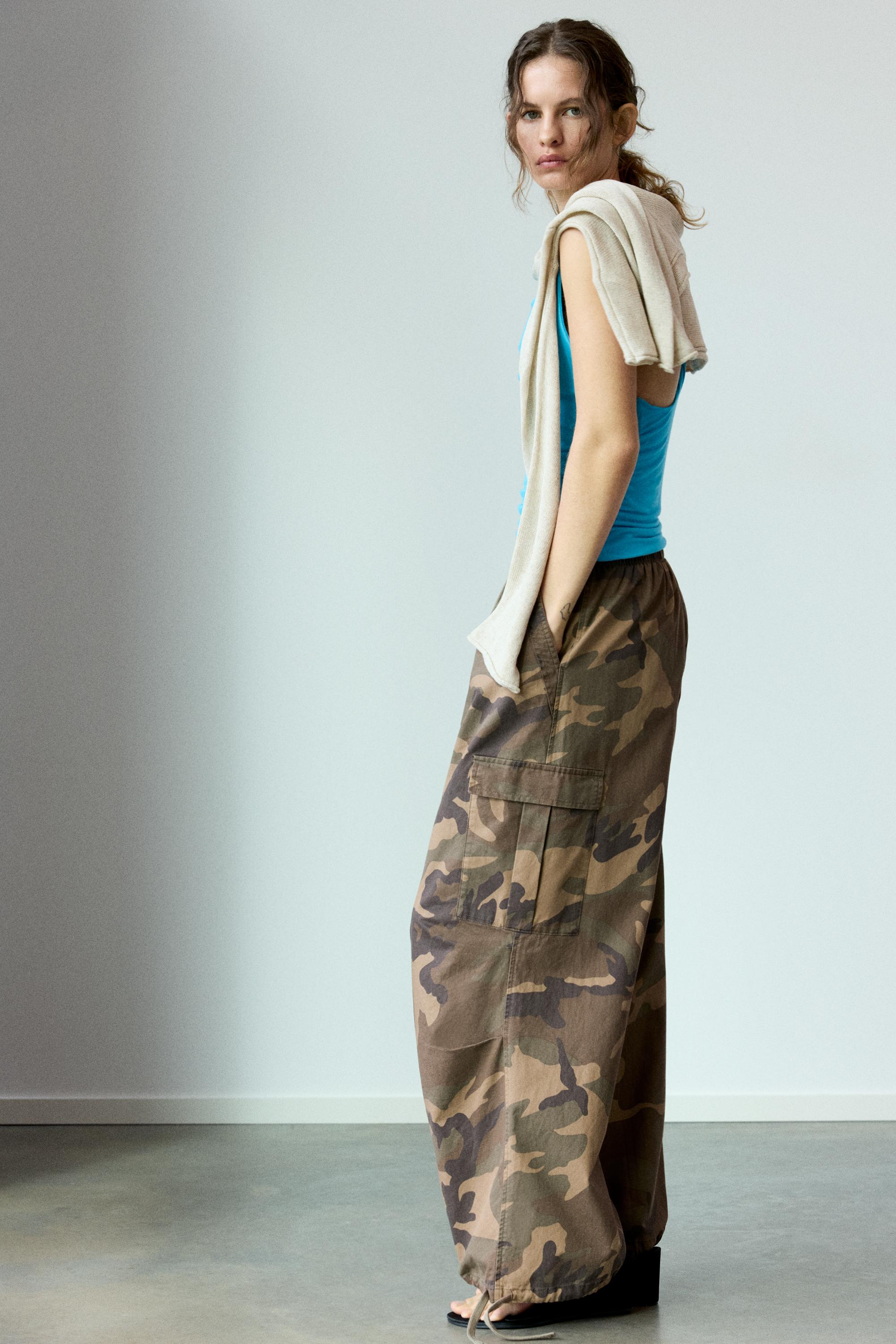 Printed parachute trousers — Khaki
