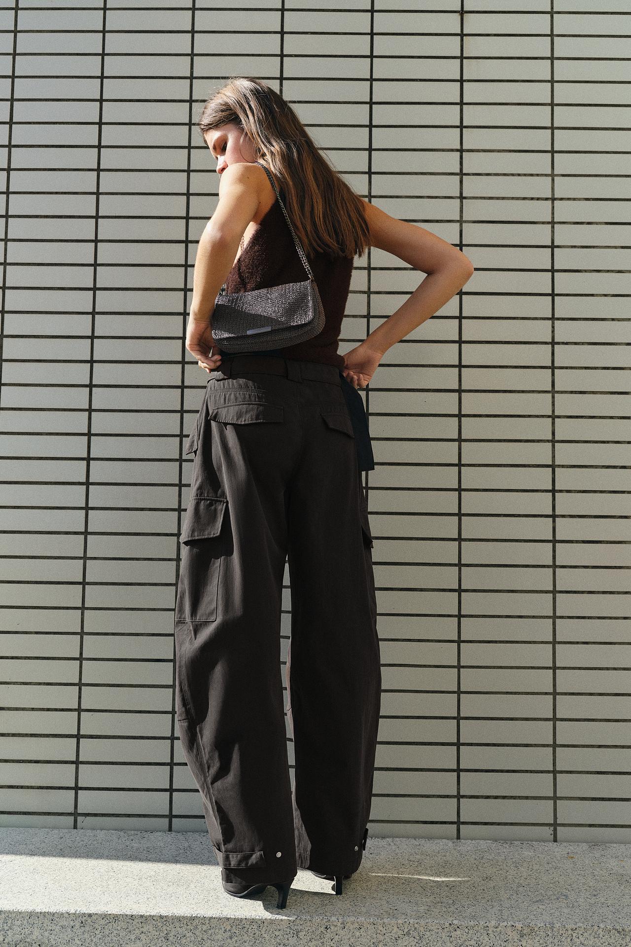 Barrel cargo trousers — Faded black