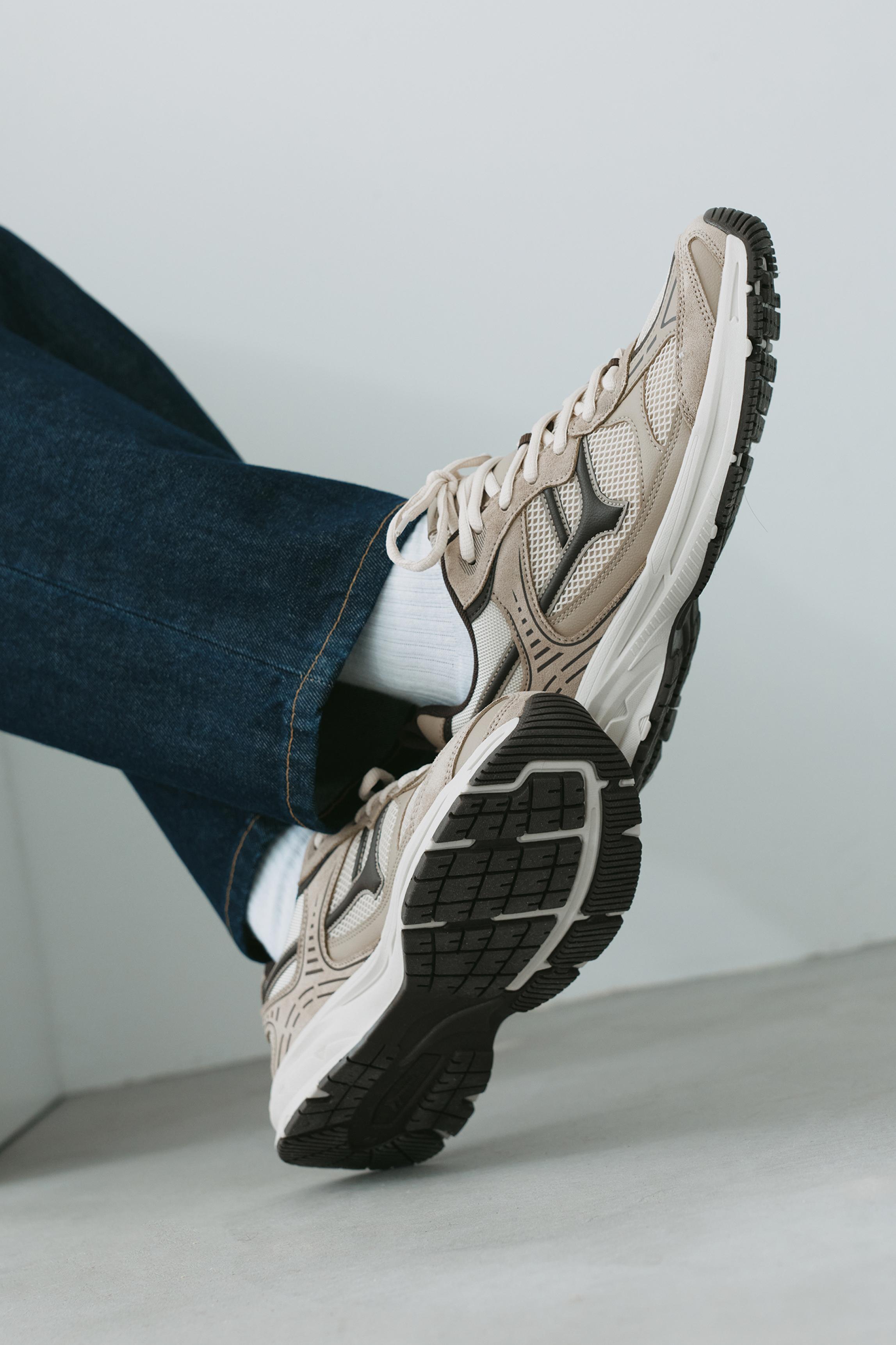 Multi-piece trainers — Ecru