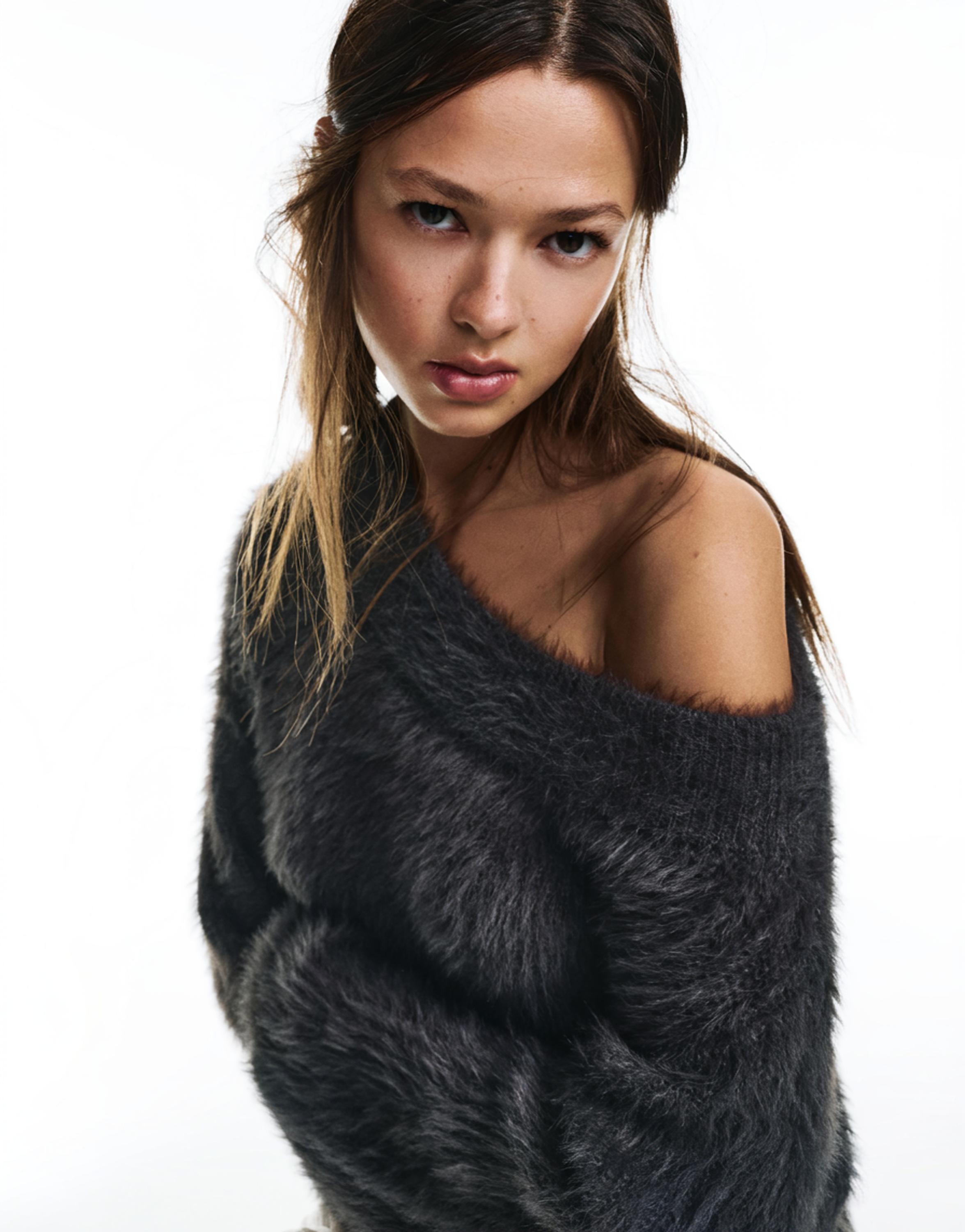 Asymmetric faux fur sweater — Lead