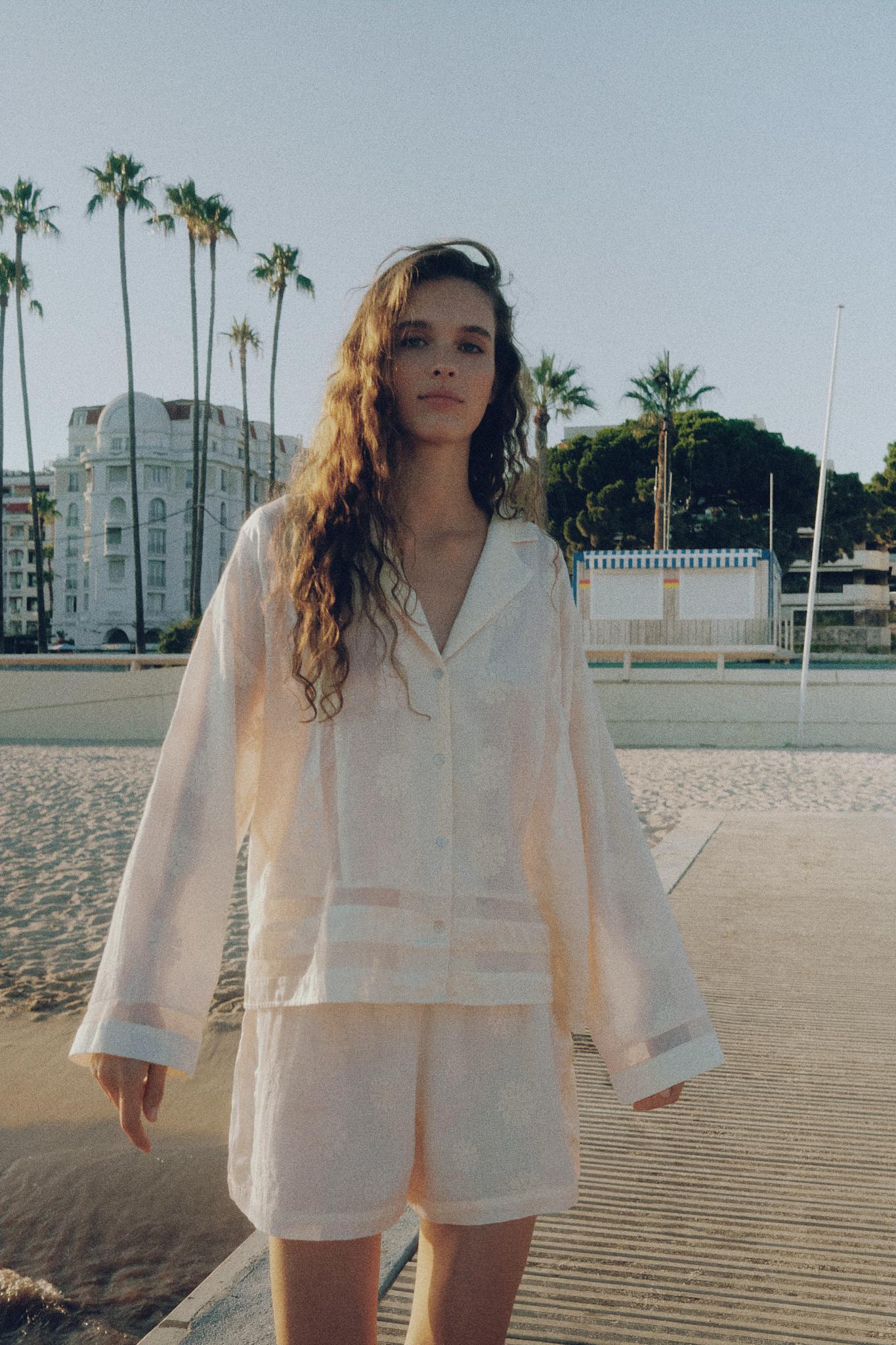 Floral embroidery shirt — Ice