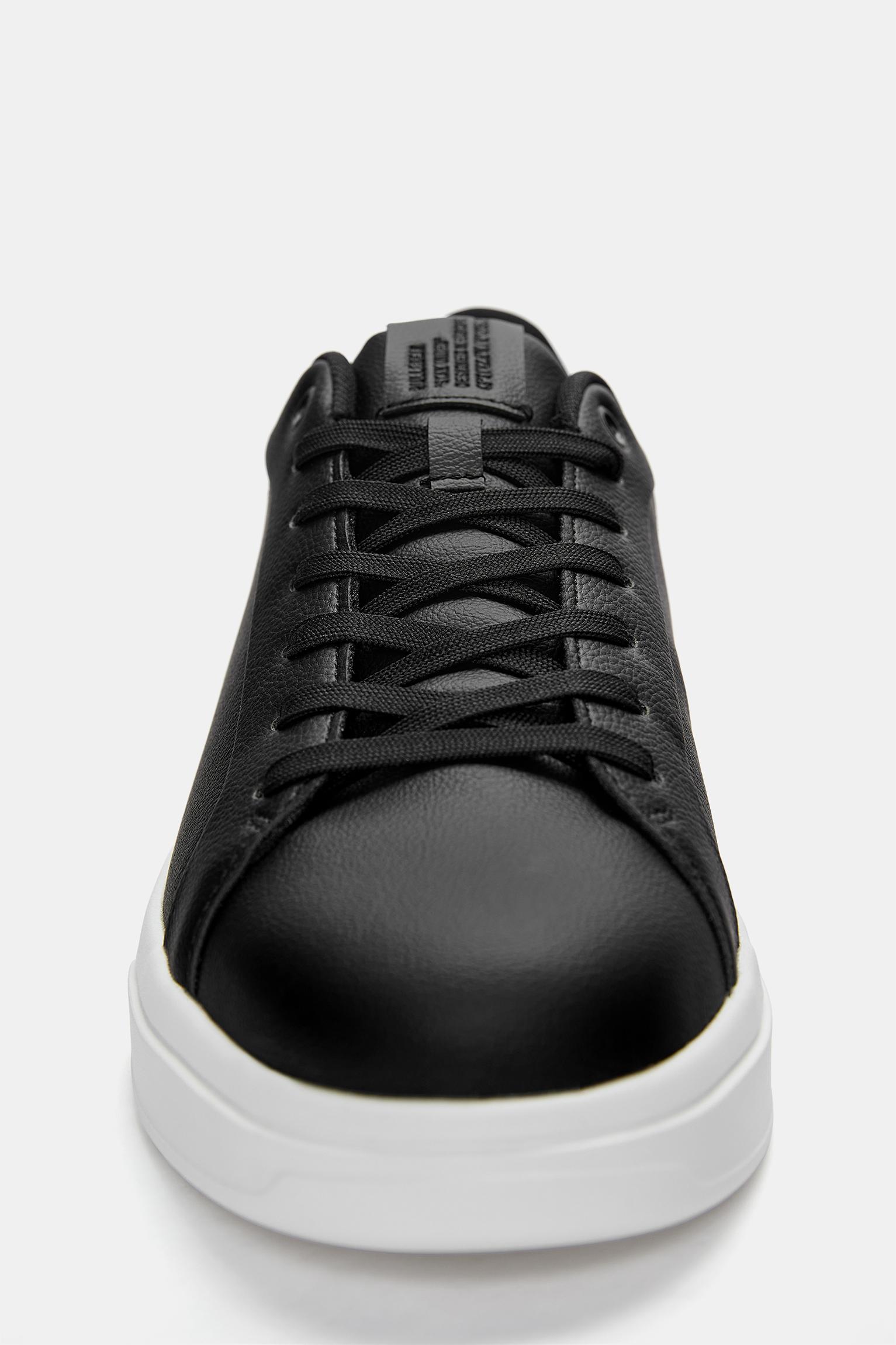 Chunky trainers — Contrast