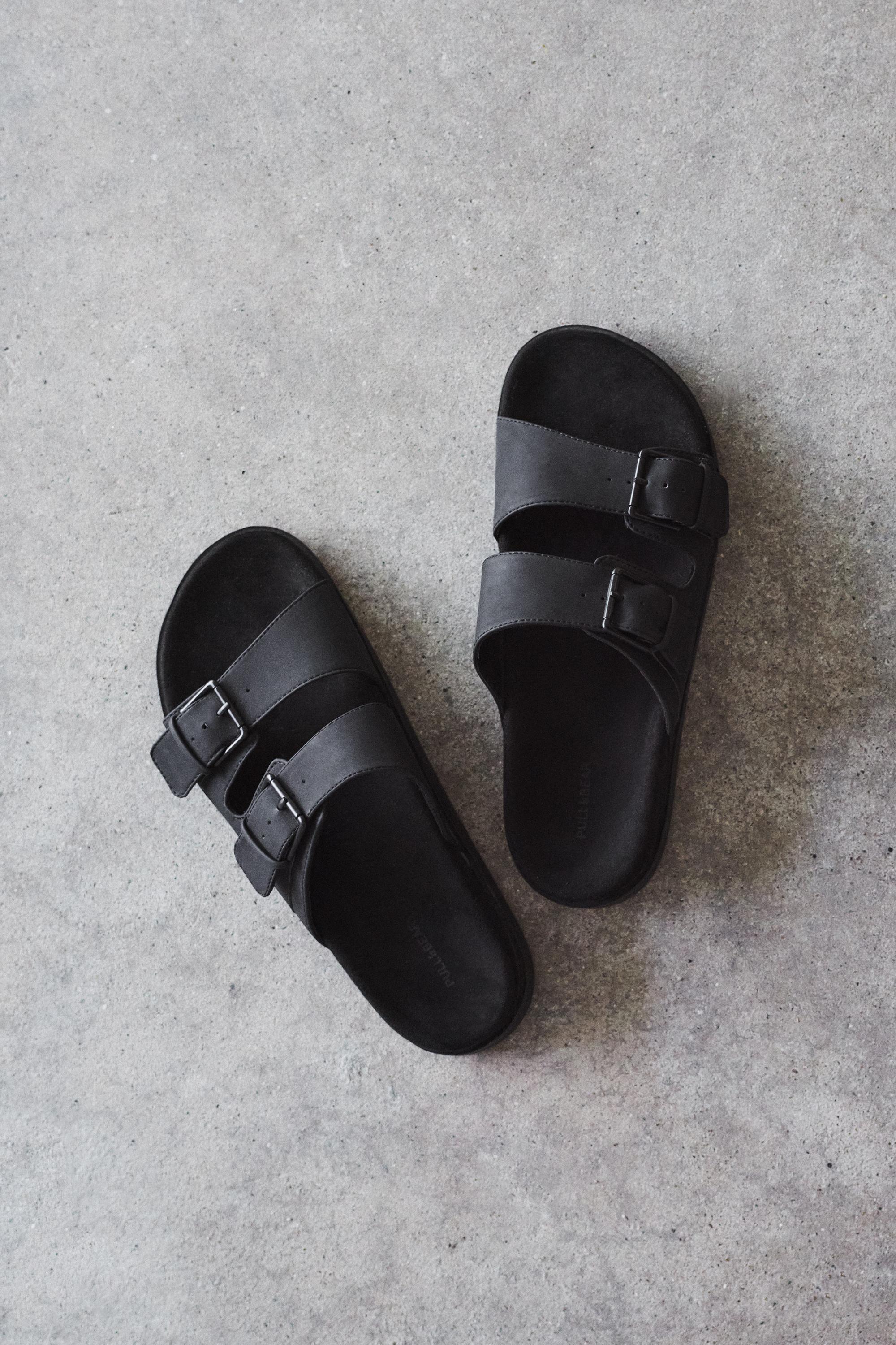 Buckled sandals — Black