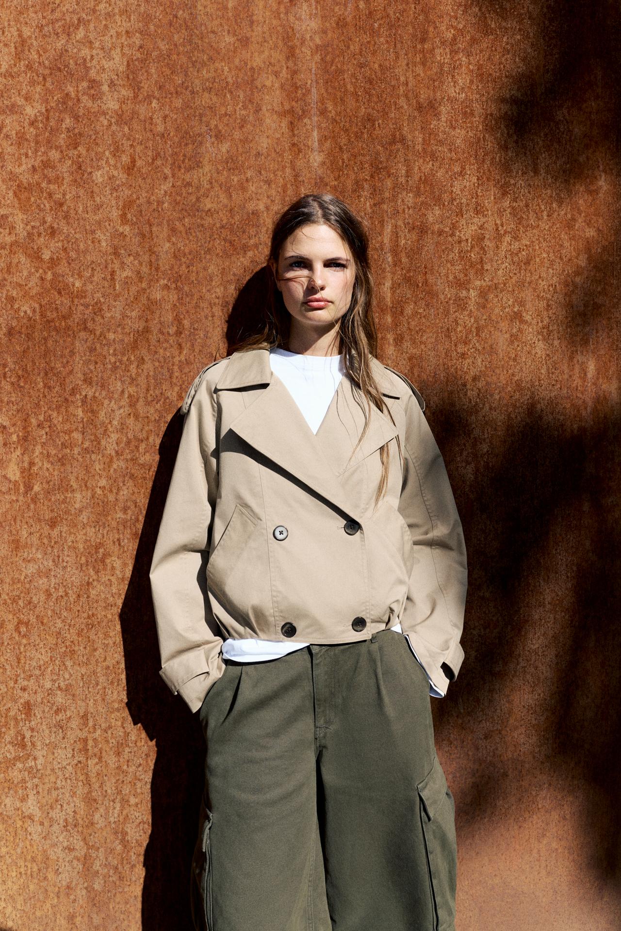 Balloon-fit short trench coat — Sand