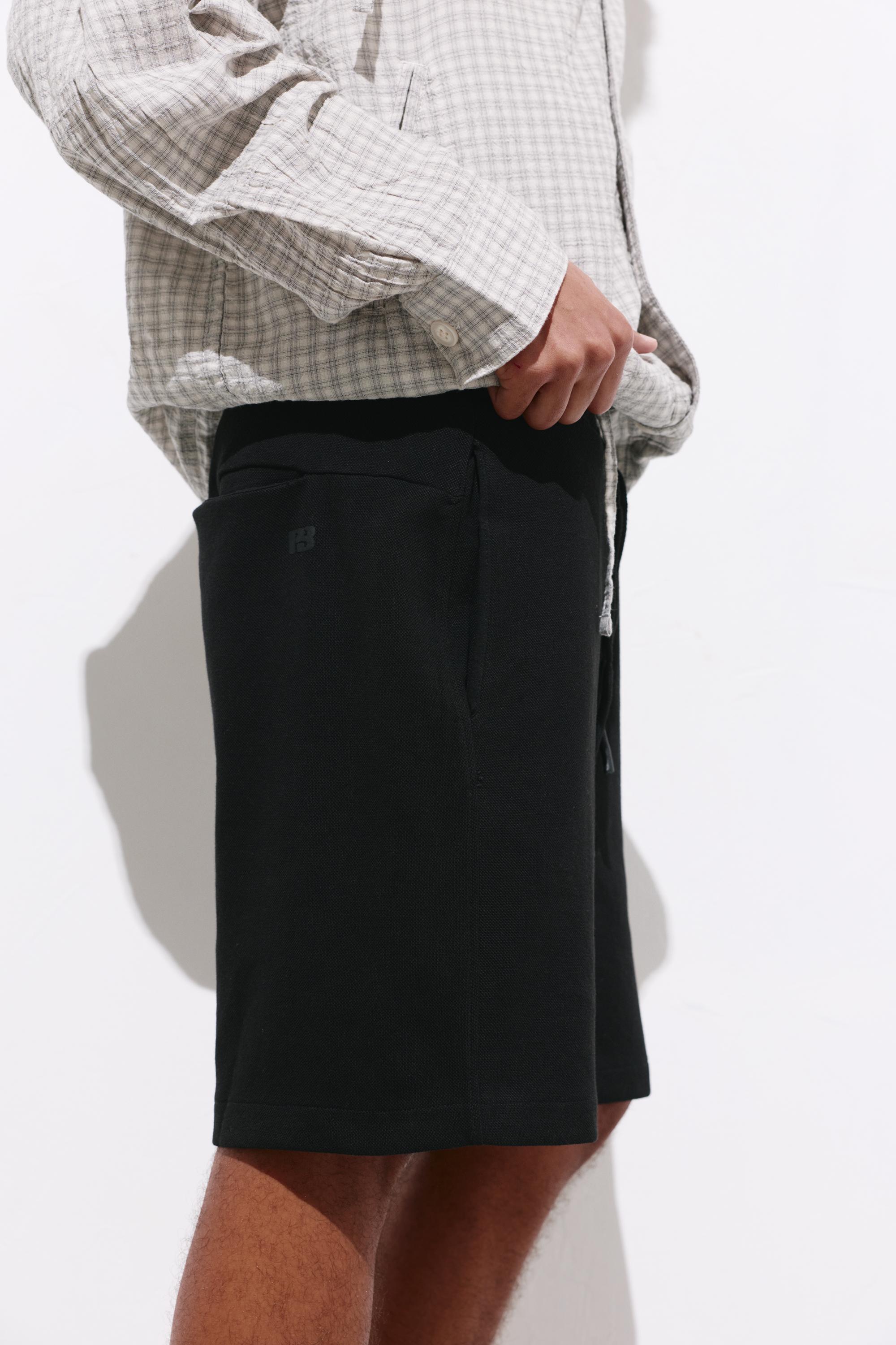 Piqué jogger Bermuda shorts — Black