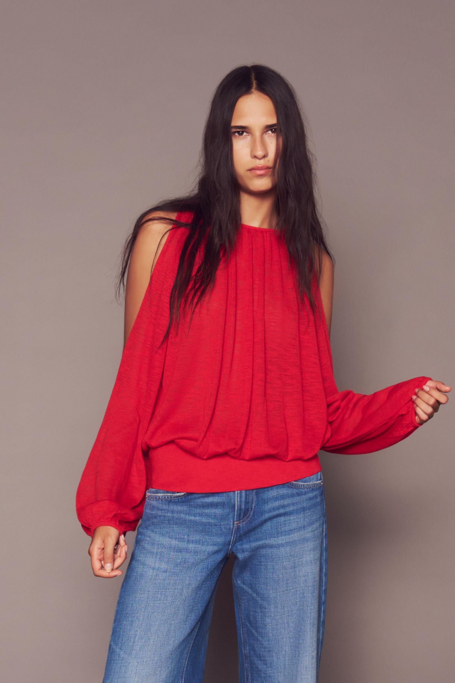 Fine knit cut-out top — Red