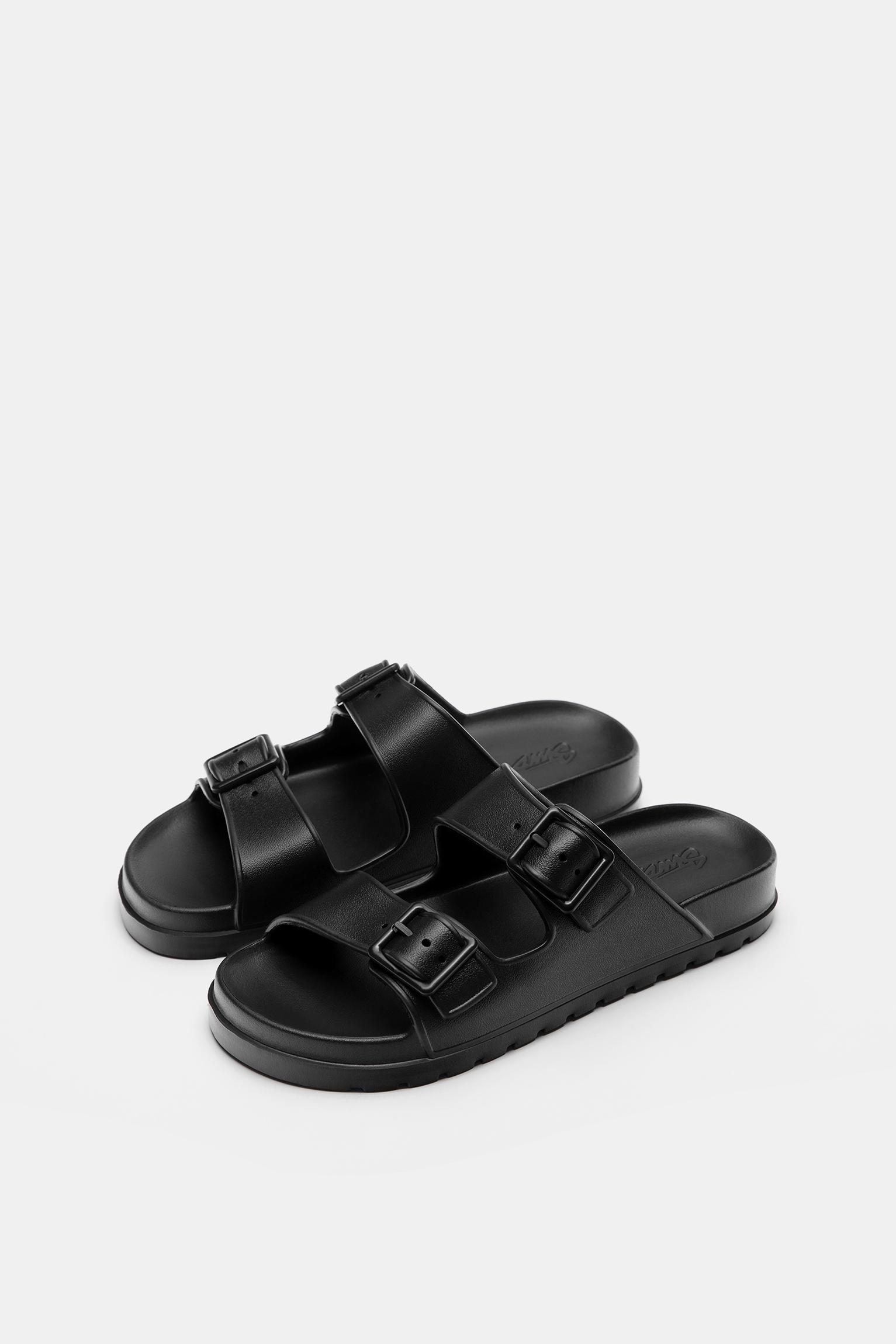 Buckled flat sandals — Black