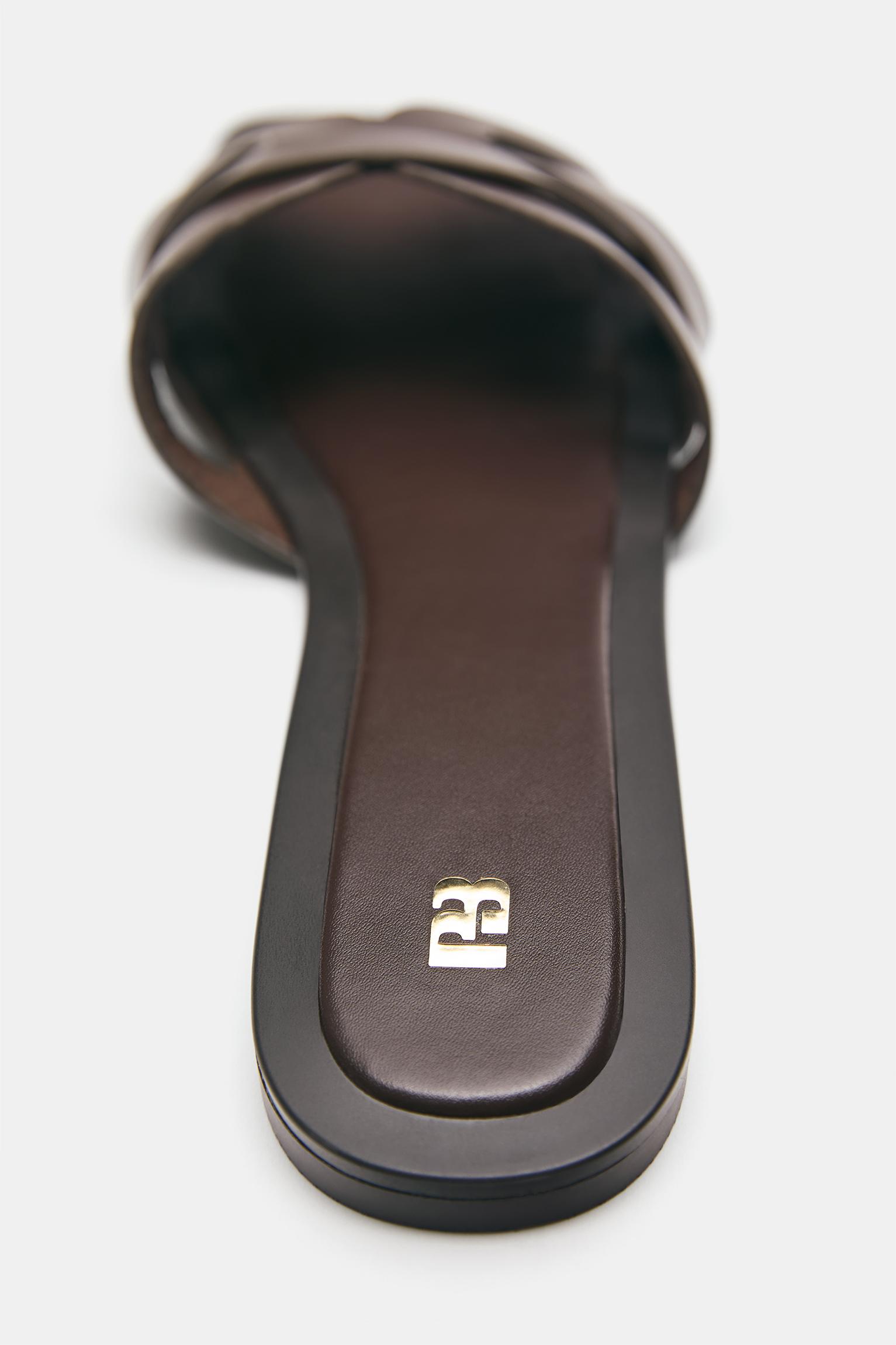 Flat strap sandals — Brown