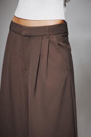 Tailored fit tailored bermuda shorts with pleats — Brown 3