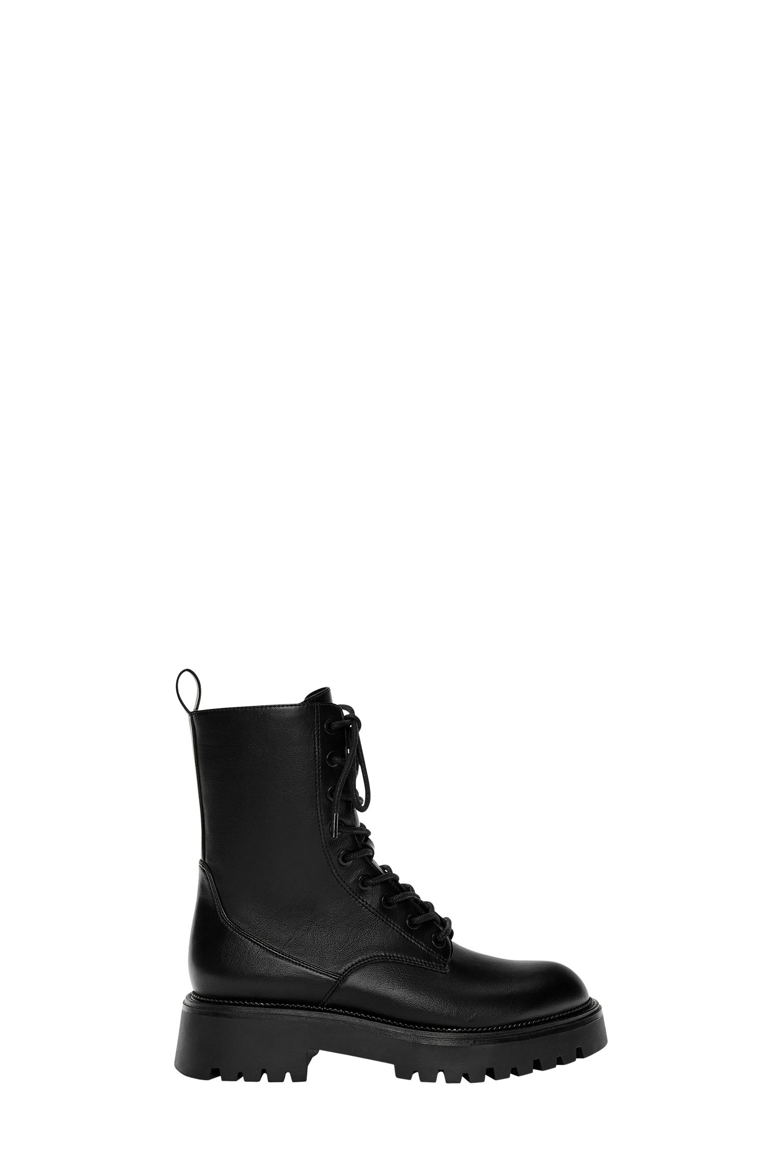 Lace-up flat ankle boots — Black