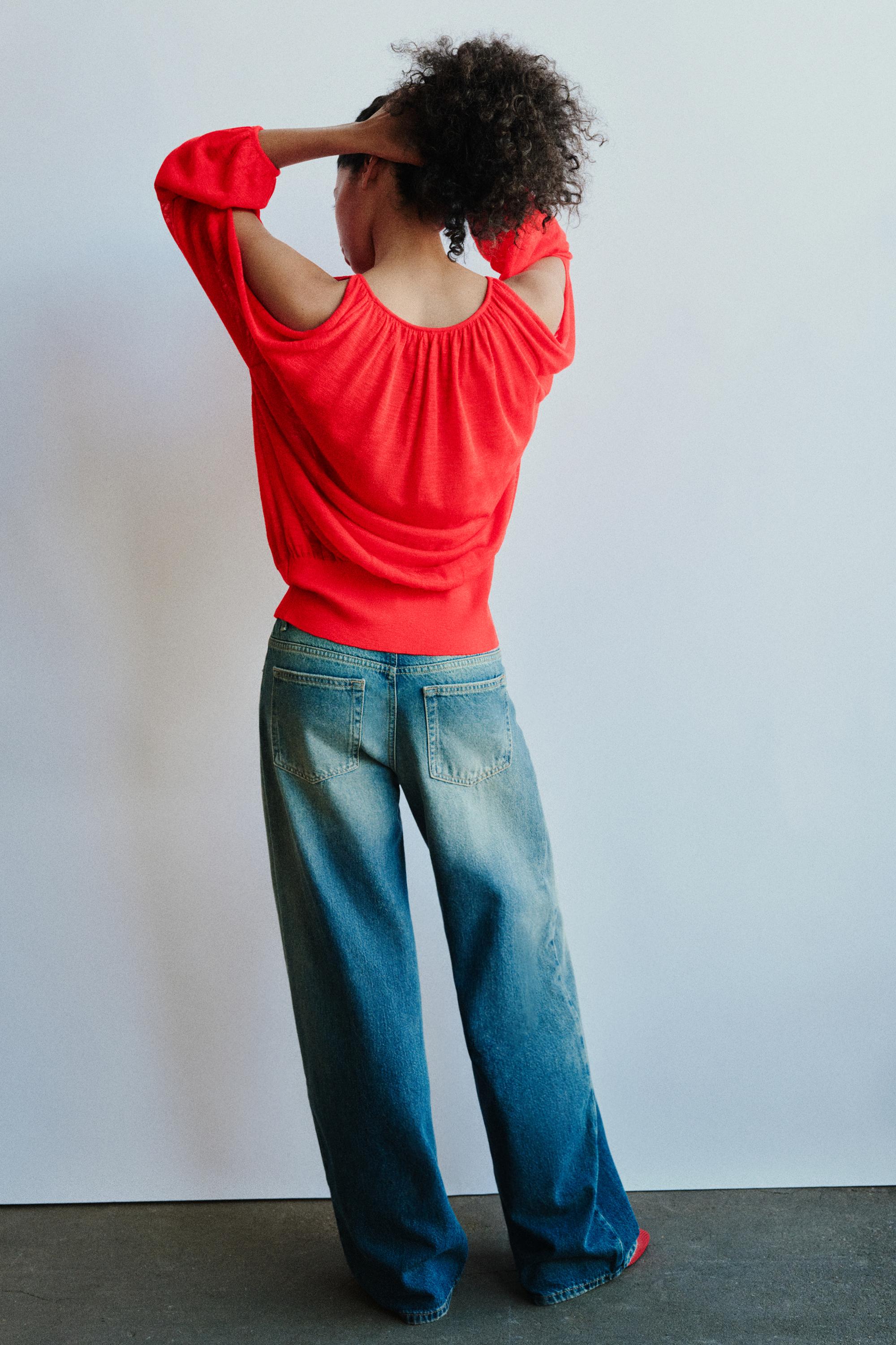 Fine knit cut-out top — Red