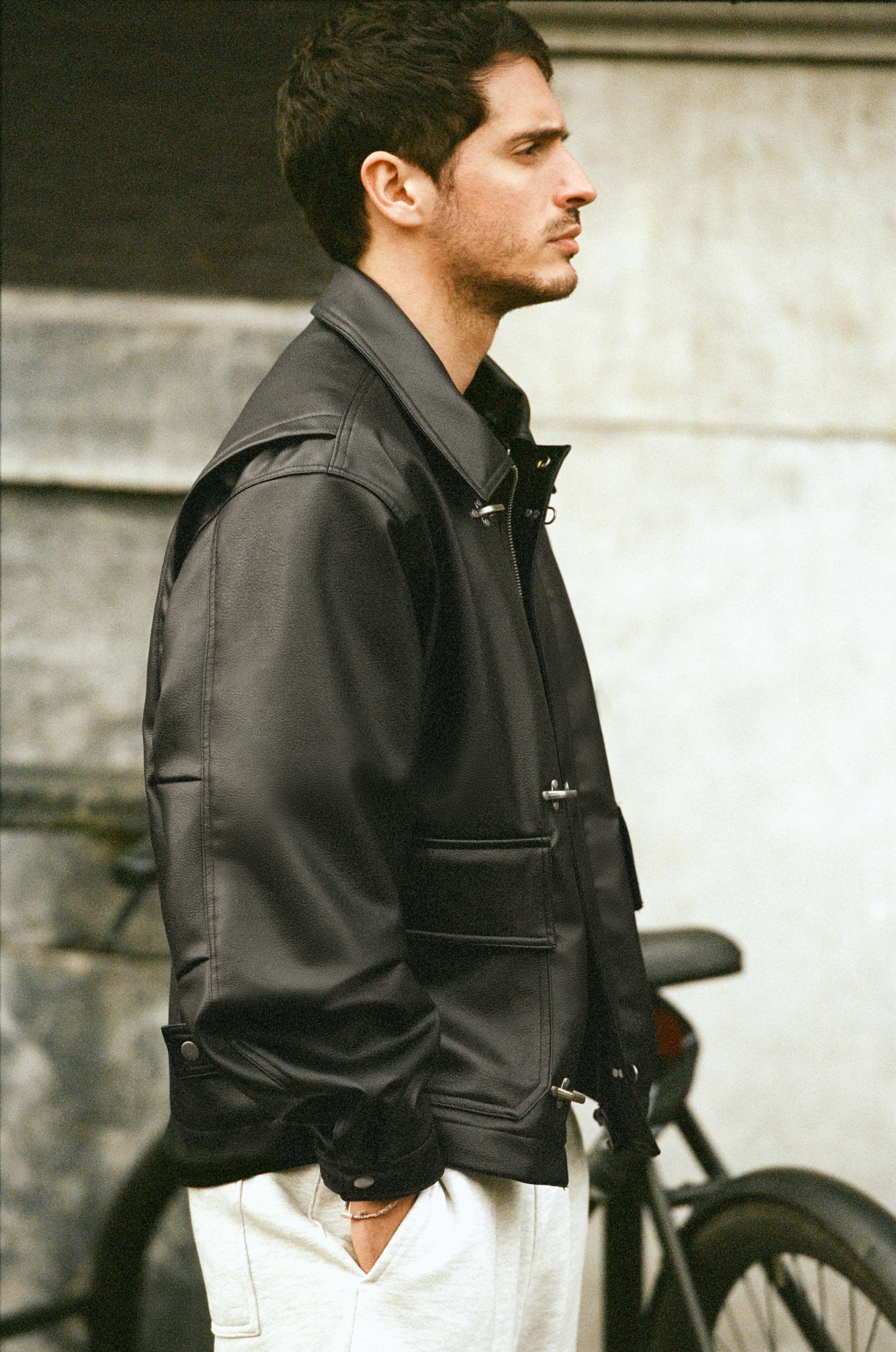 Süslü düğmeli suni deri ceket - Görsel 16