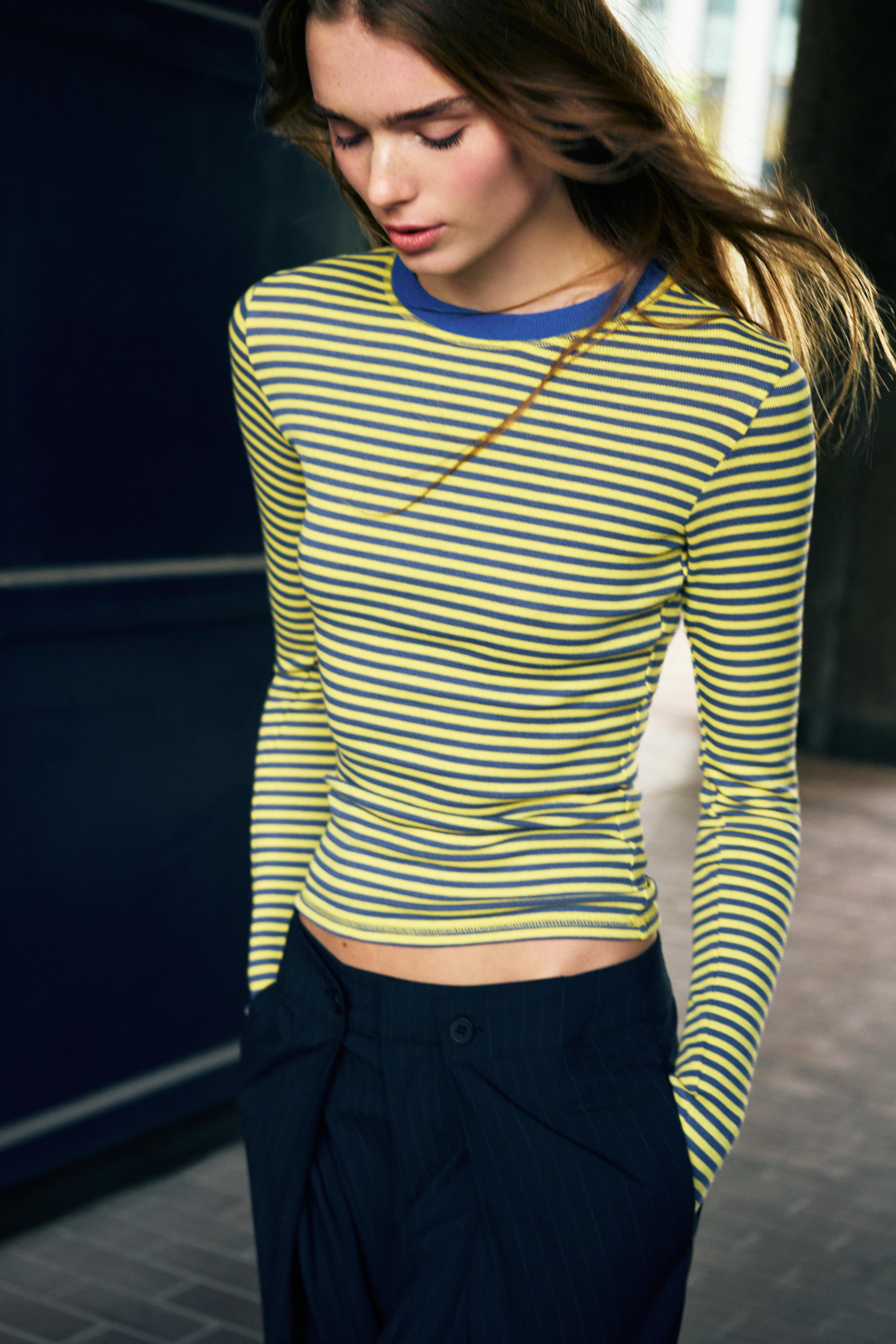 Camiseta rayas cuello contraste