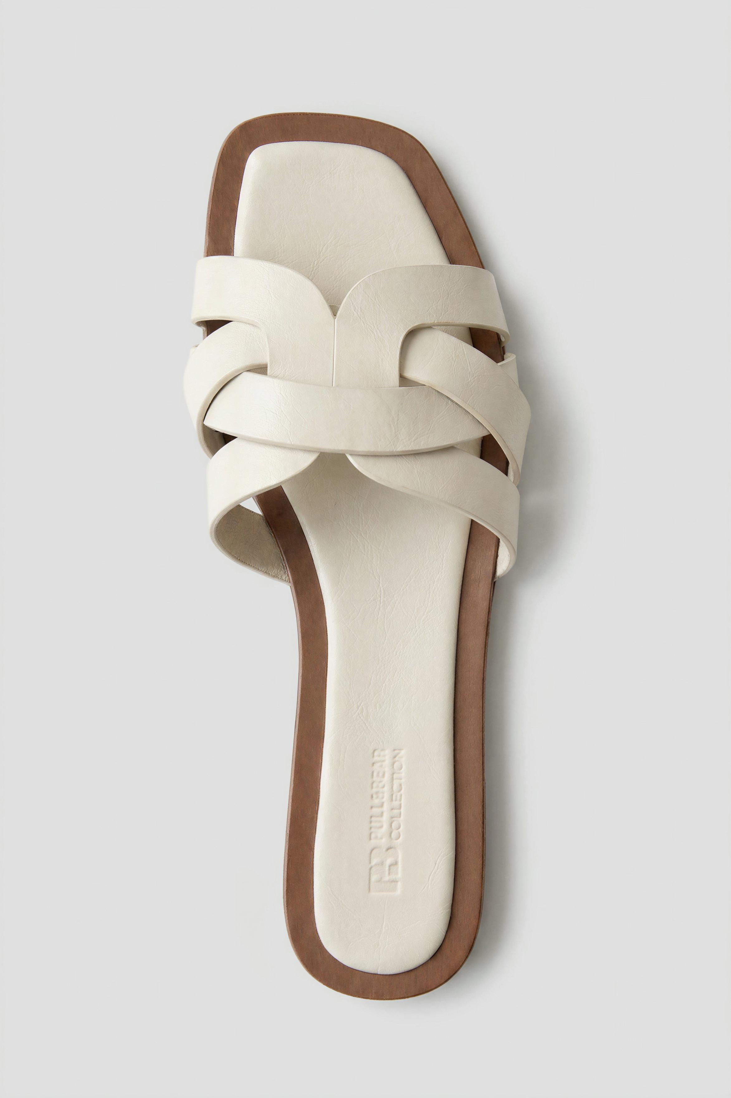 Flat strap sandals — Ecru