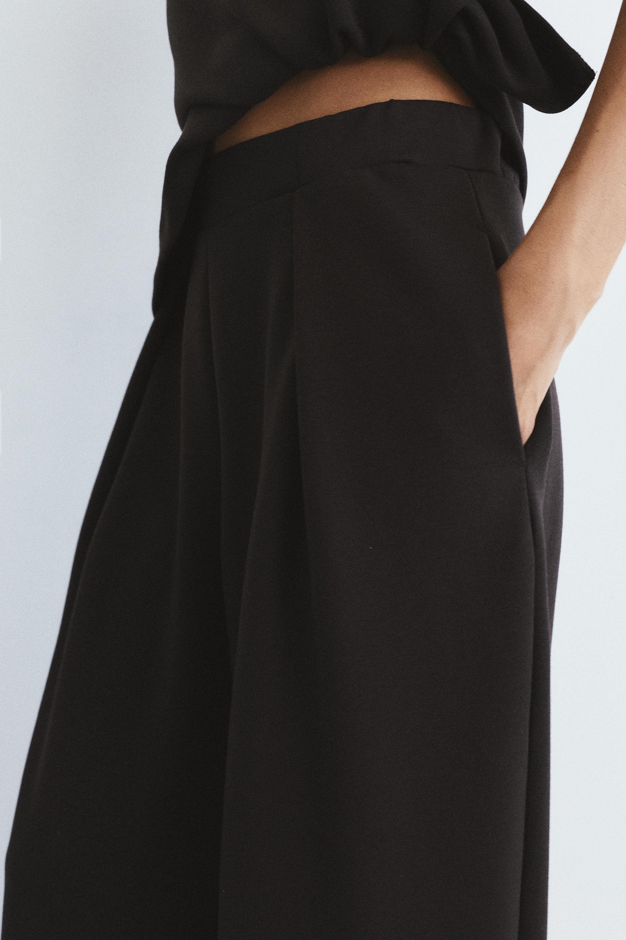 Soft-touch wide-leg darted trousers — Anthracite grey