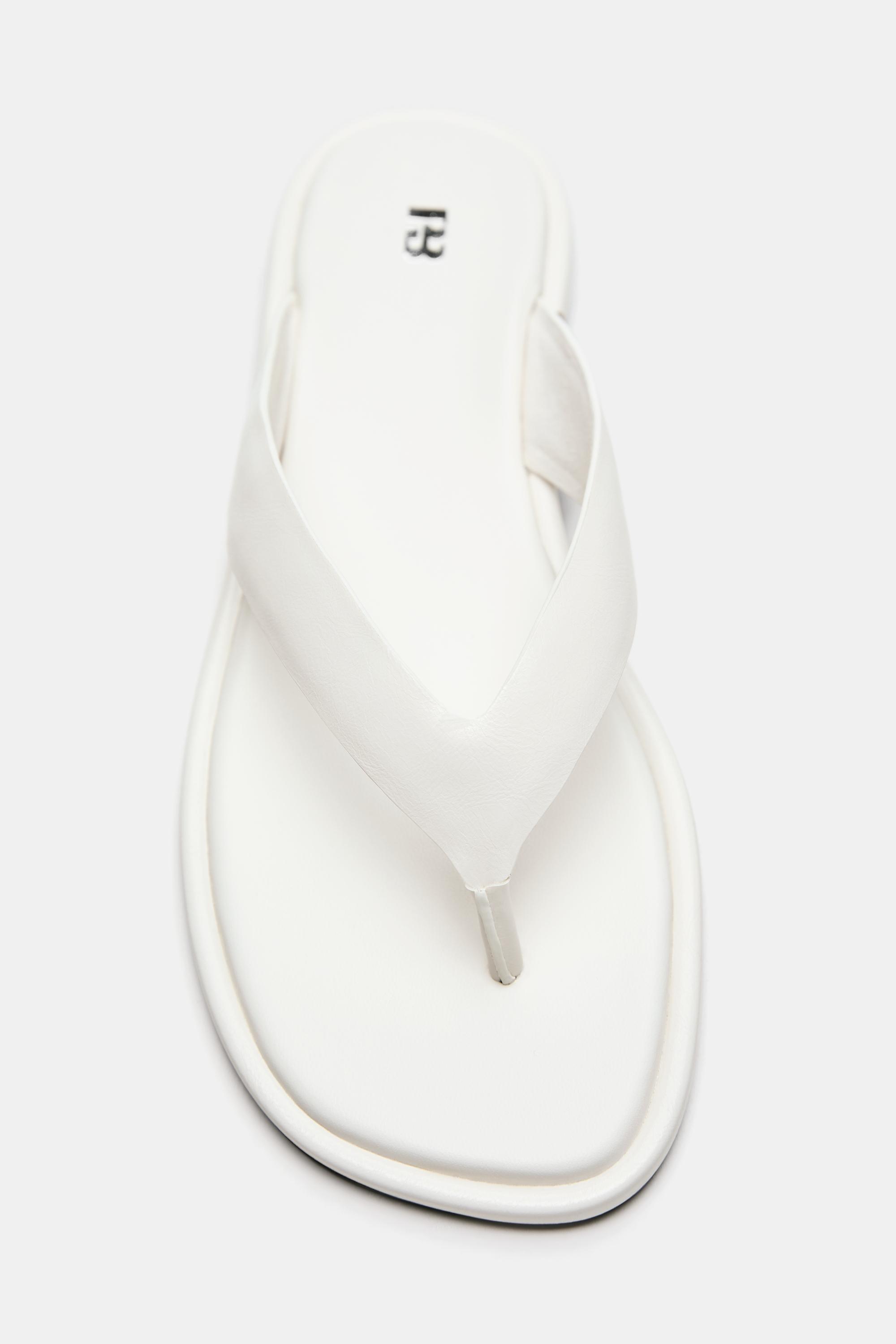 Flat strappy sandals — Ecru