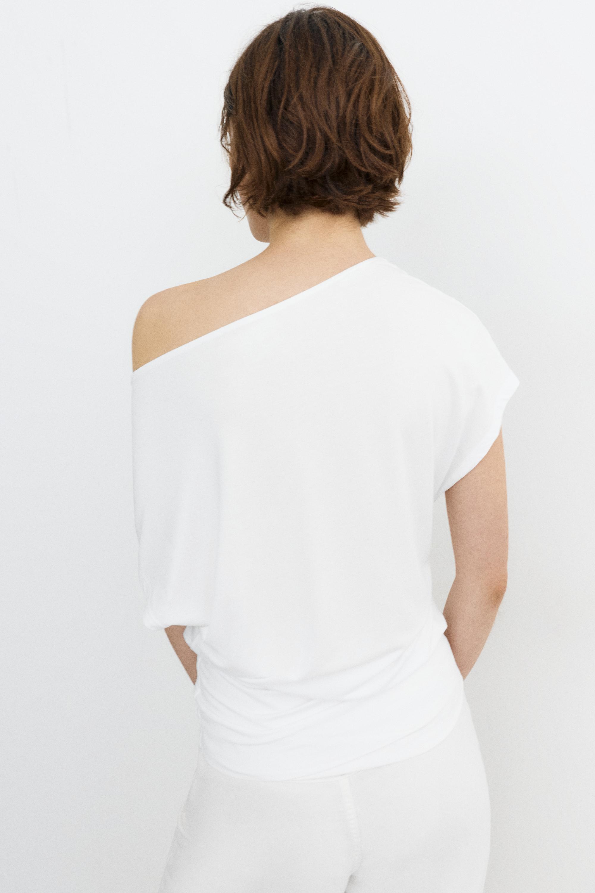 Short asymmetric dress — White