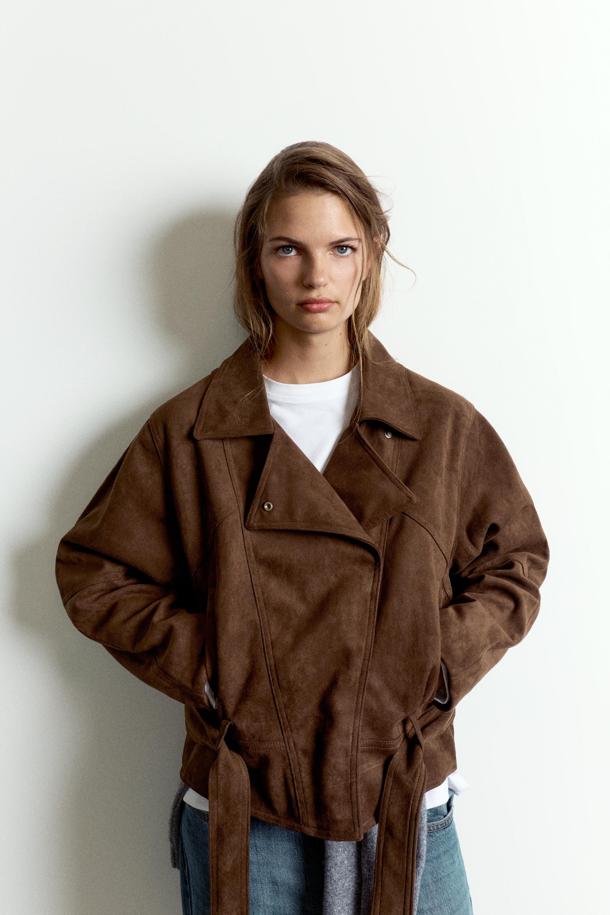 Gabardina corta efecto ante