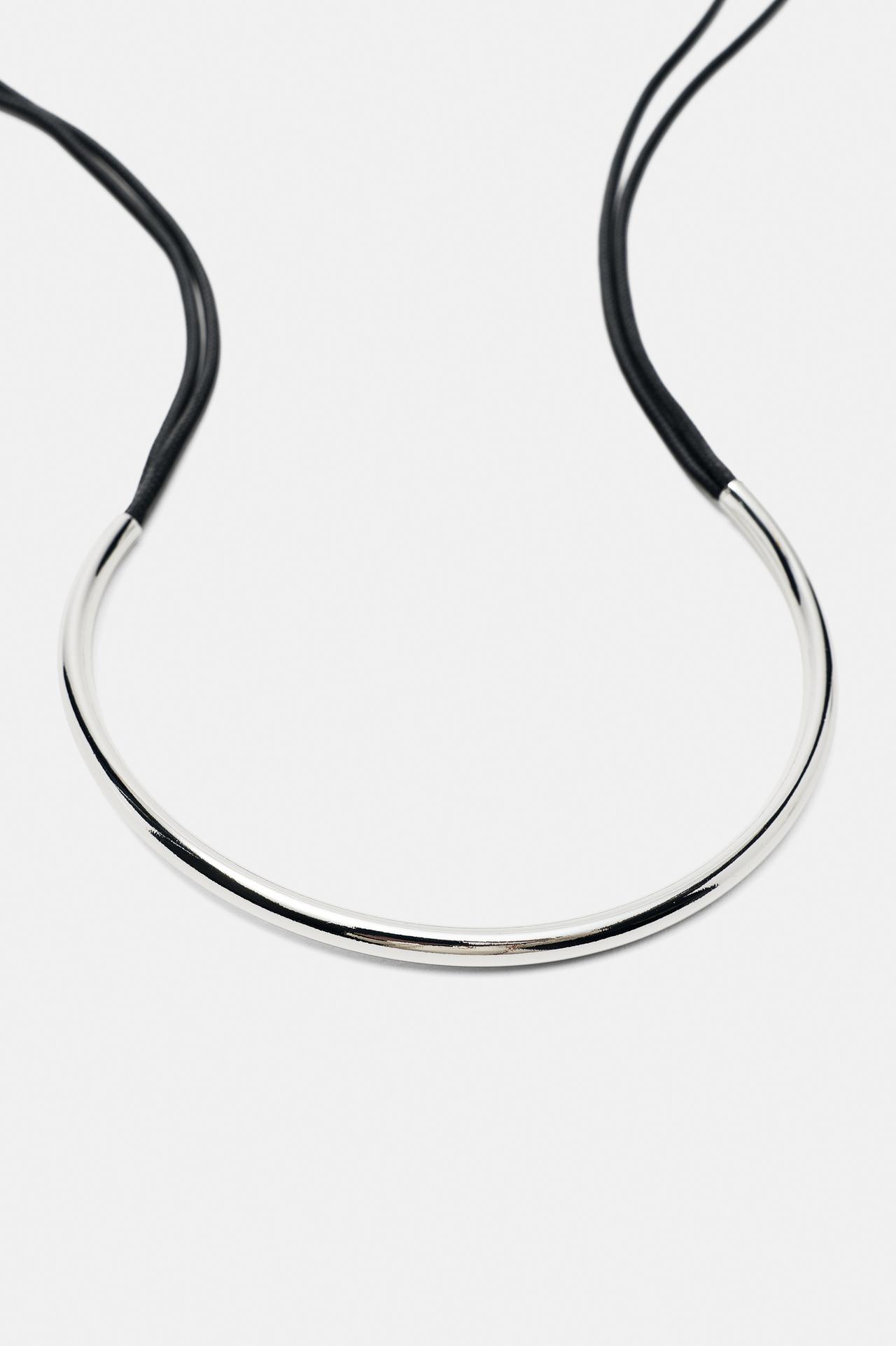 Cord necklace with metal piece — Black