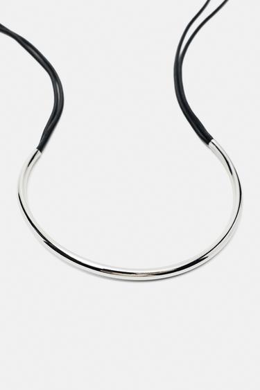Cord necklace with metal piece — Black 4