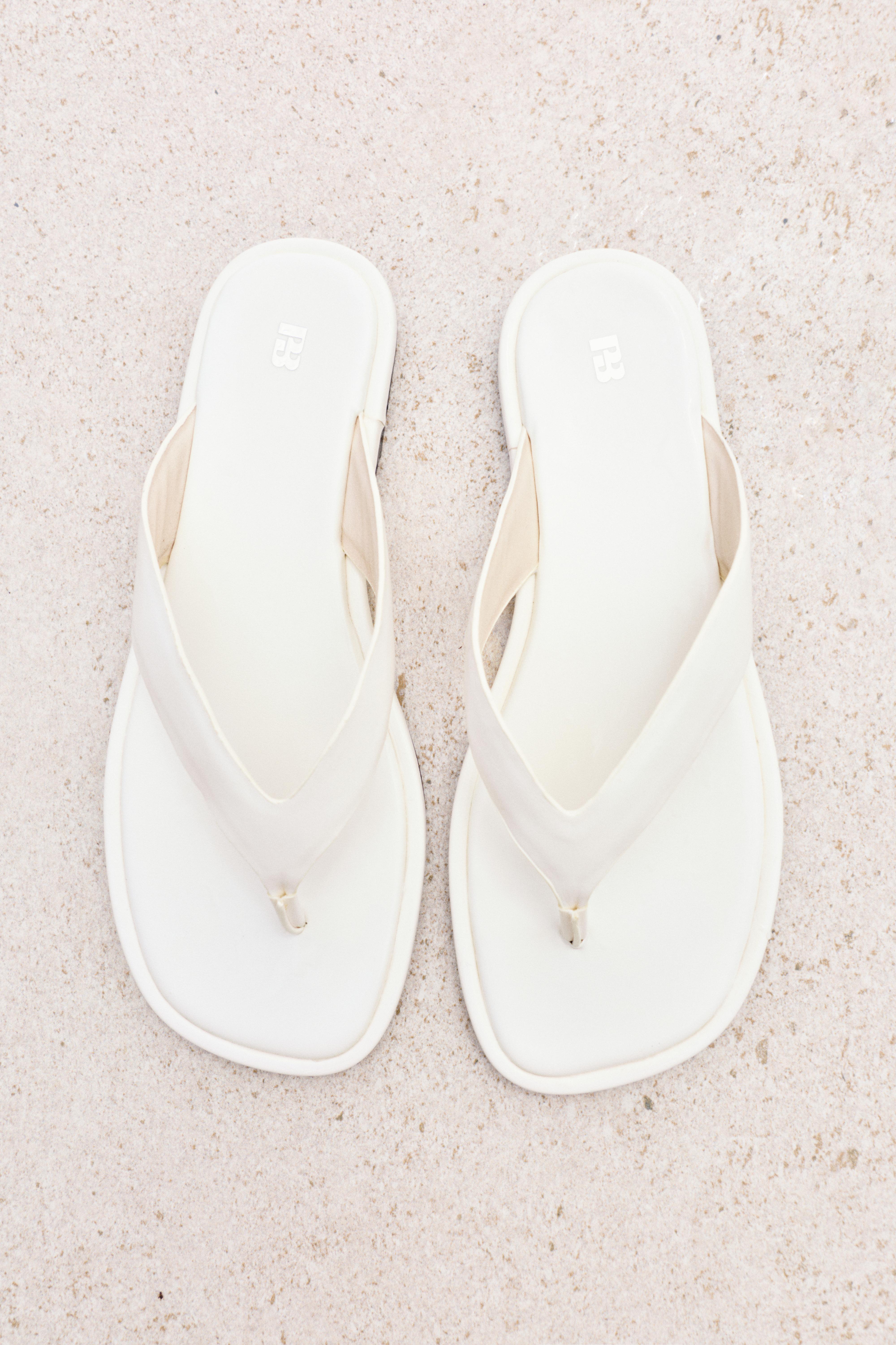 Flat strappy sandals — Ecru