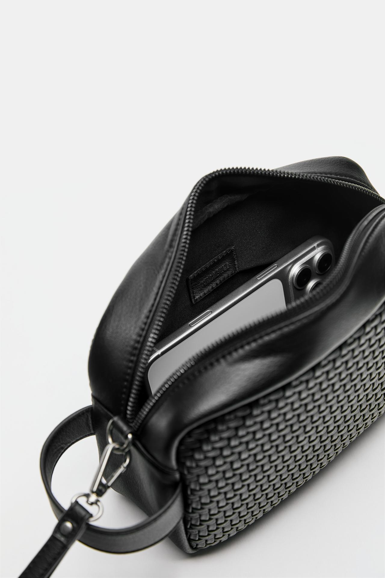 Woven wash bag with handle — Black