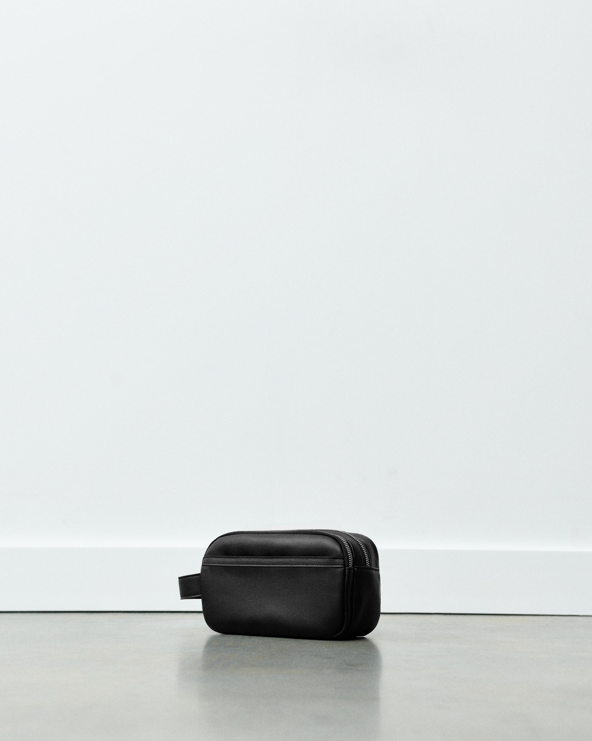 Wash bag with handle — Black
