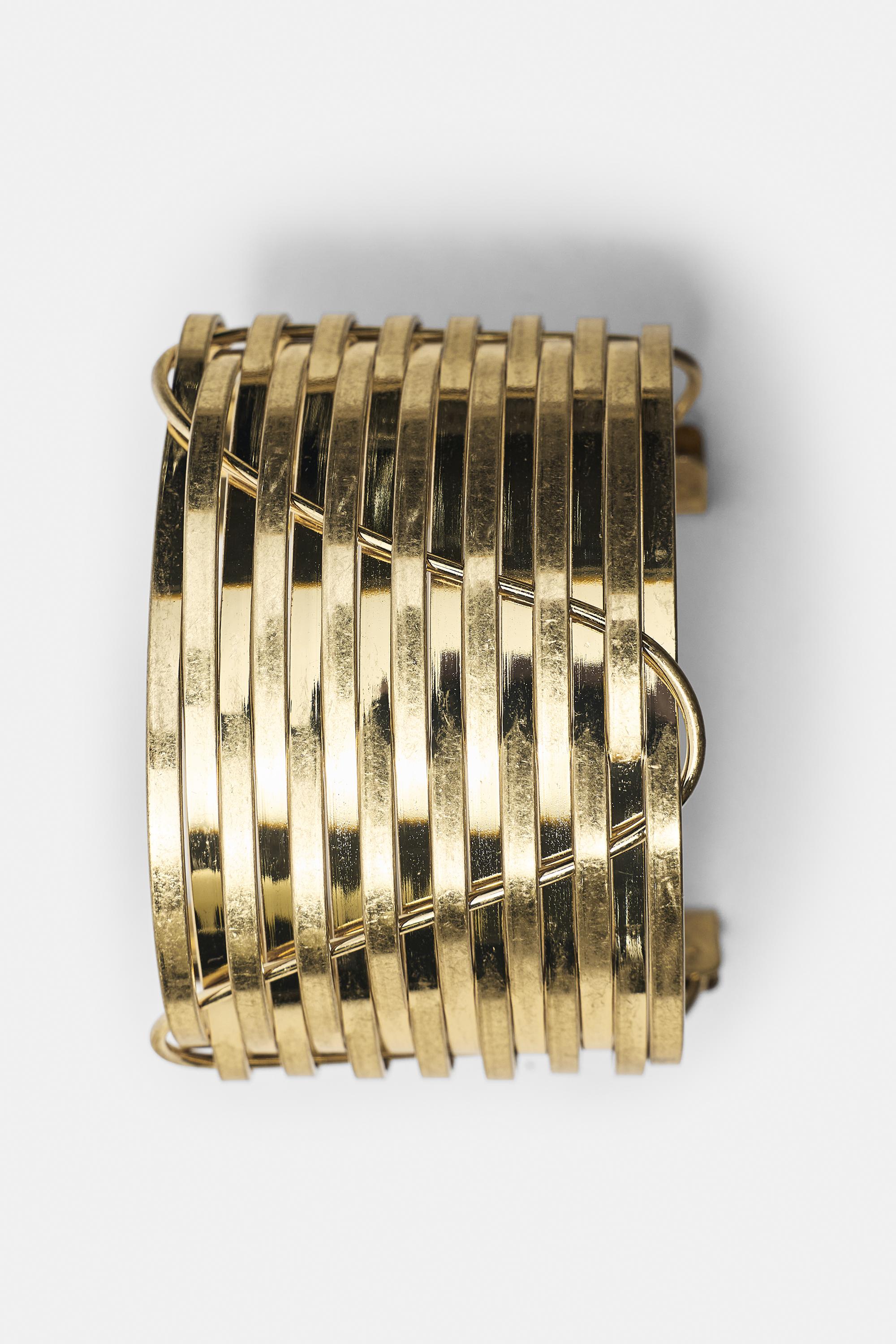 Bar cuff bracelet — Gold