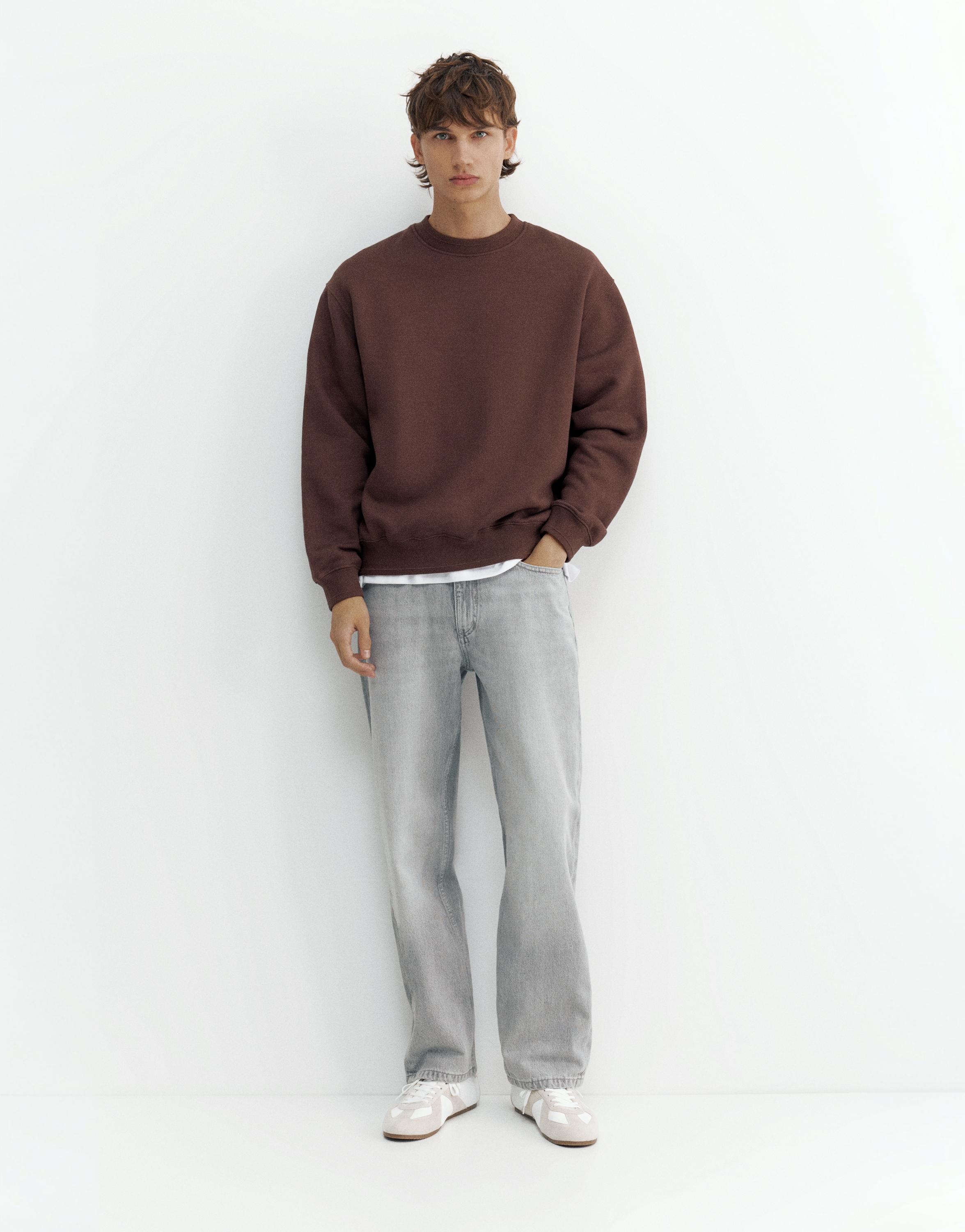 Relaxed fit round neck sweatshirt — Chocolate