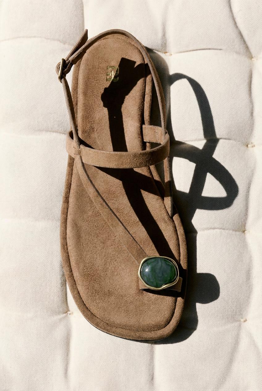 Embellished flat sandals — Brown